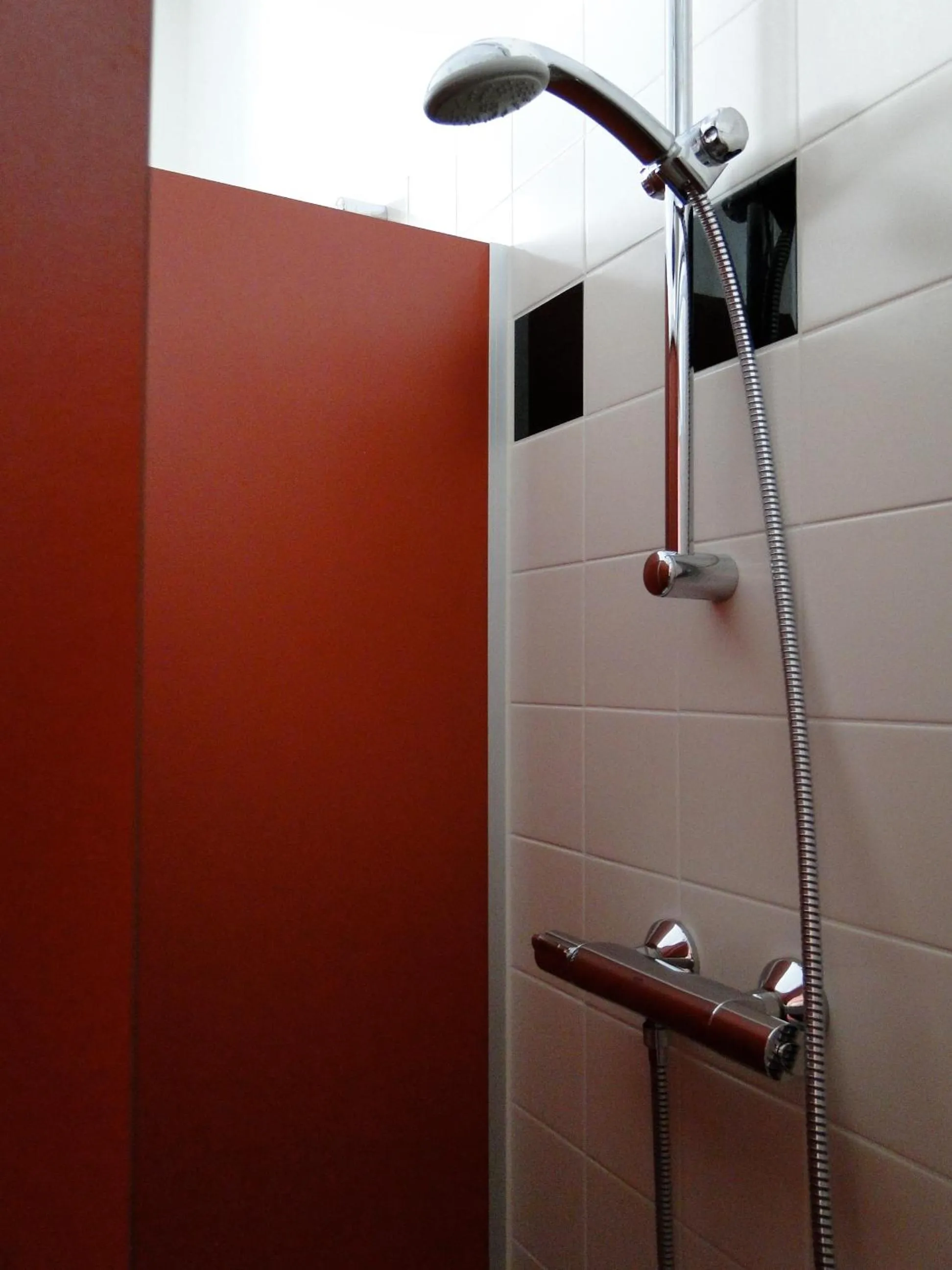 Bathroom in LABnul50 self check-in hotel Groningen