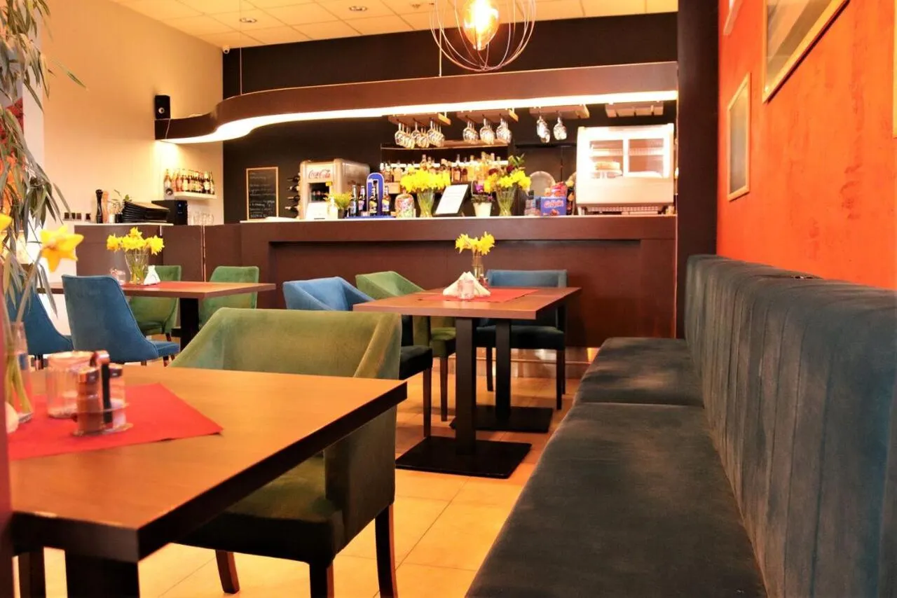 Restaurant/places to eat in Hotel Eclipse