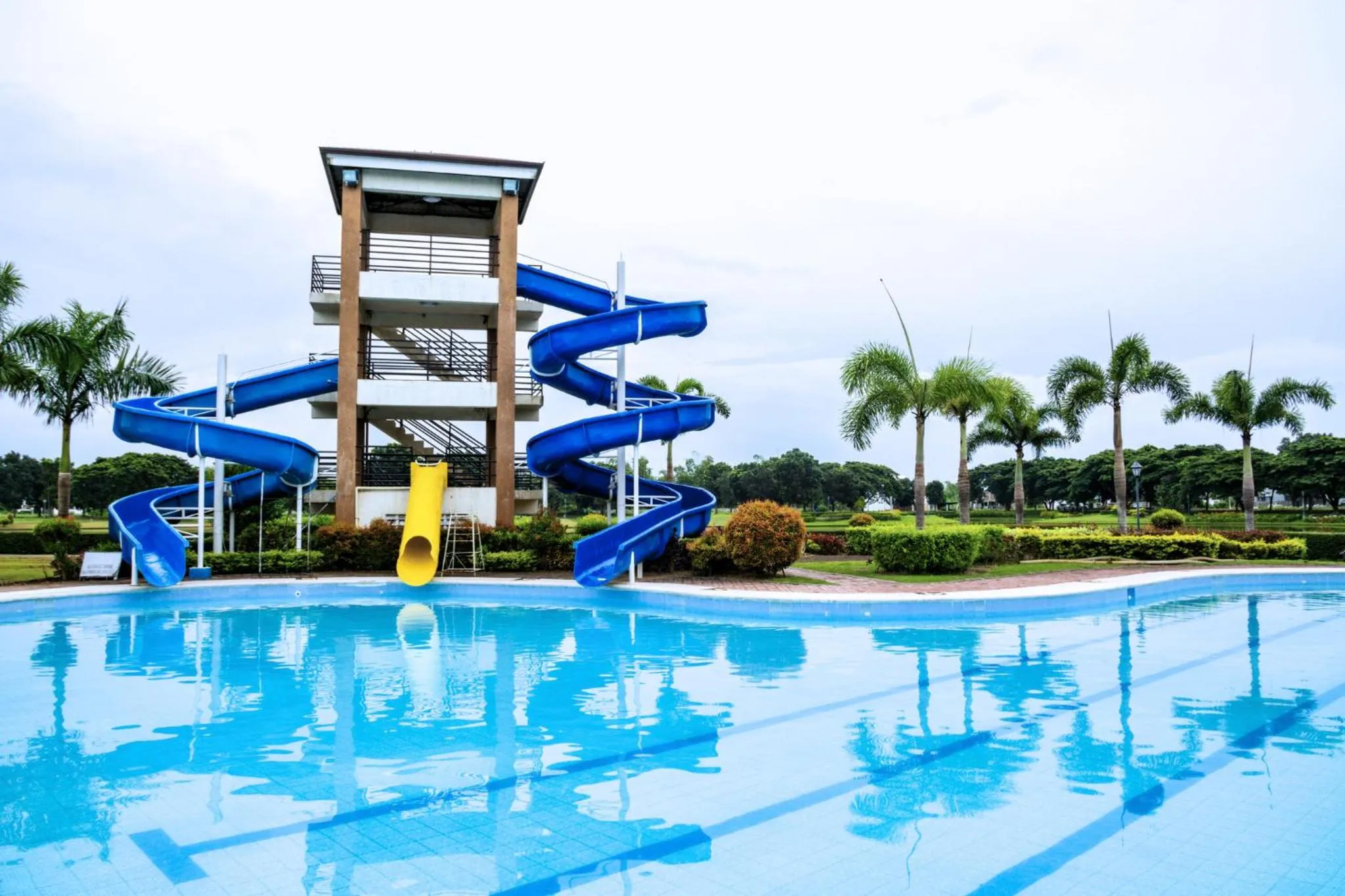 Swimming pool in Sotogrande Iloilo Hotel