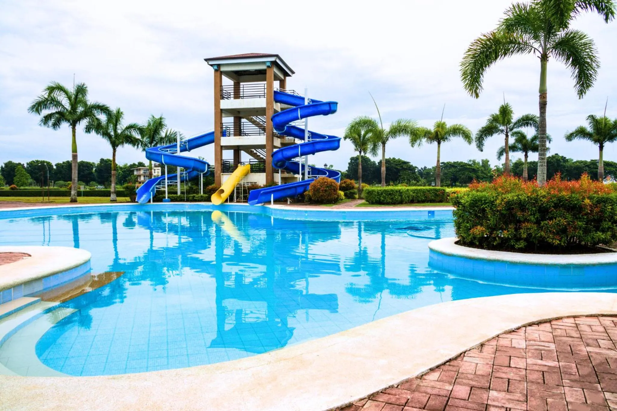Swimming pool in Sotogrande Iloilo Hotel