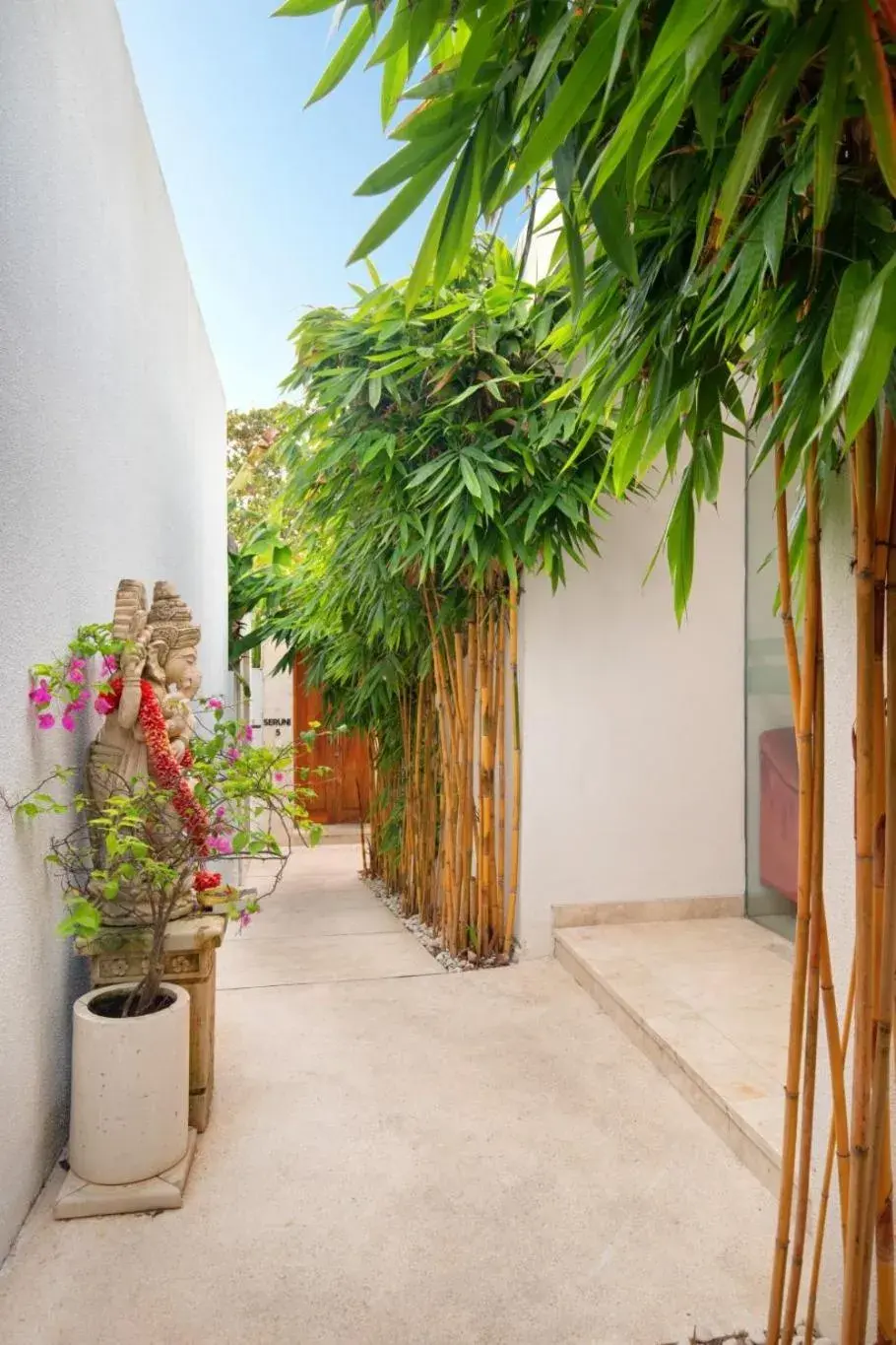 Facade/entrance in The Jimbaran Villa by Ini Vie Hospitality Facade/entrance in The Jimbaran Villa by Ini Vie Hospitality