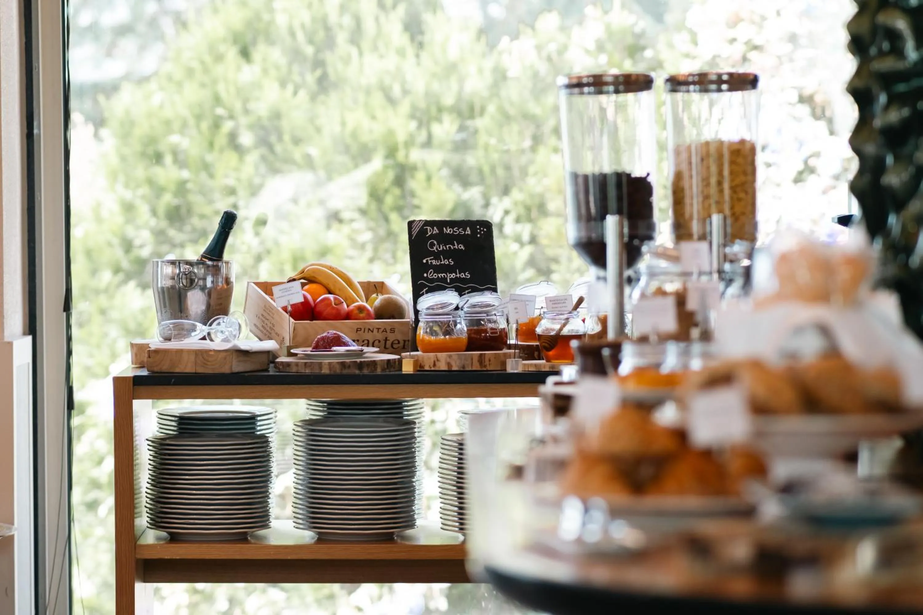 Breakfast in Cidnay - Hotel & Executive Center