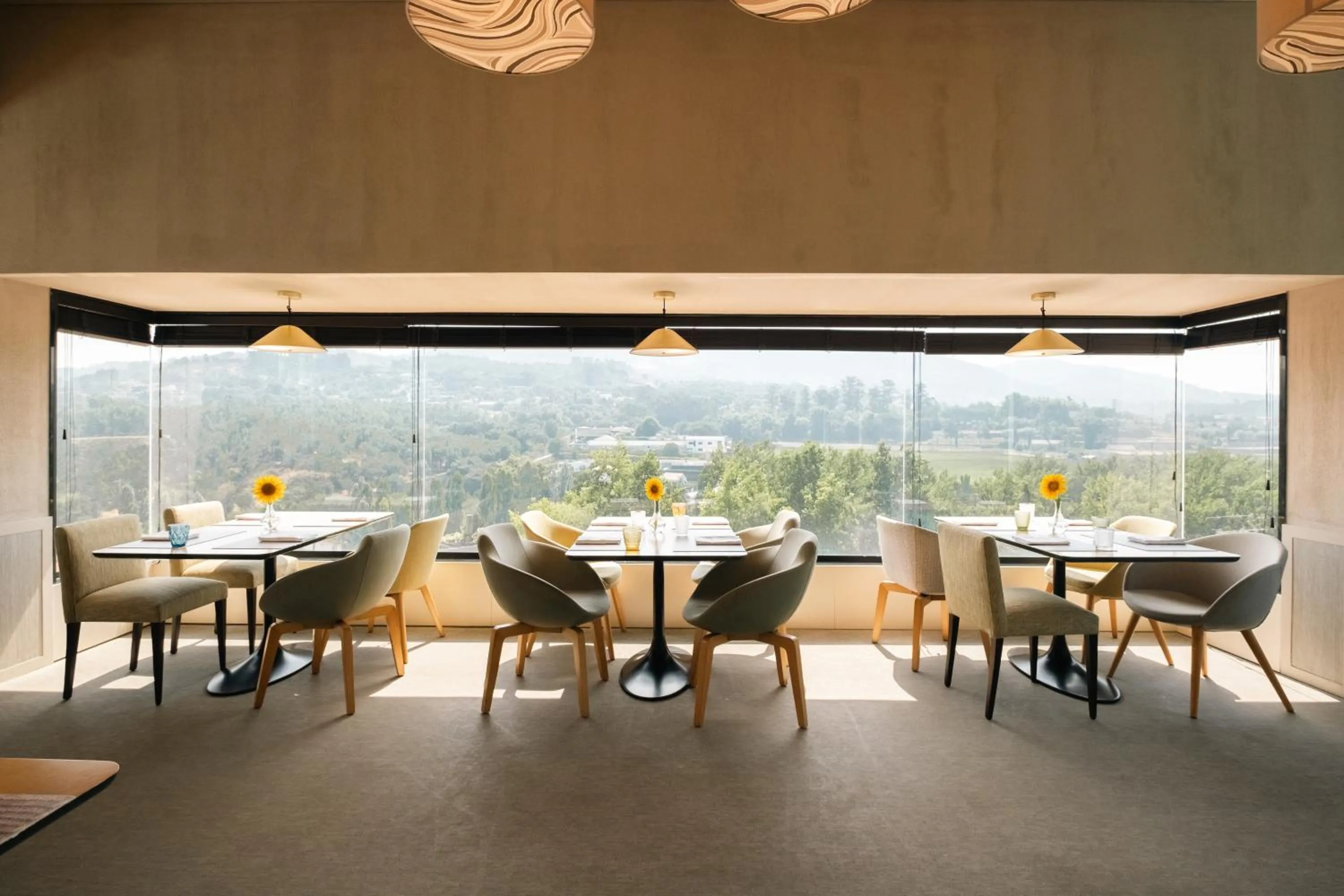 Restaurant/places to eat in Cidnay - Hotel & Executive Center