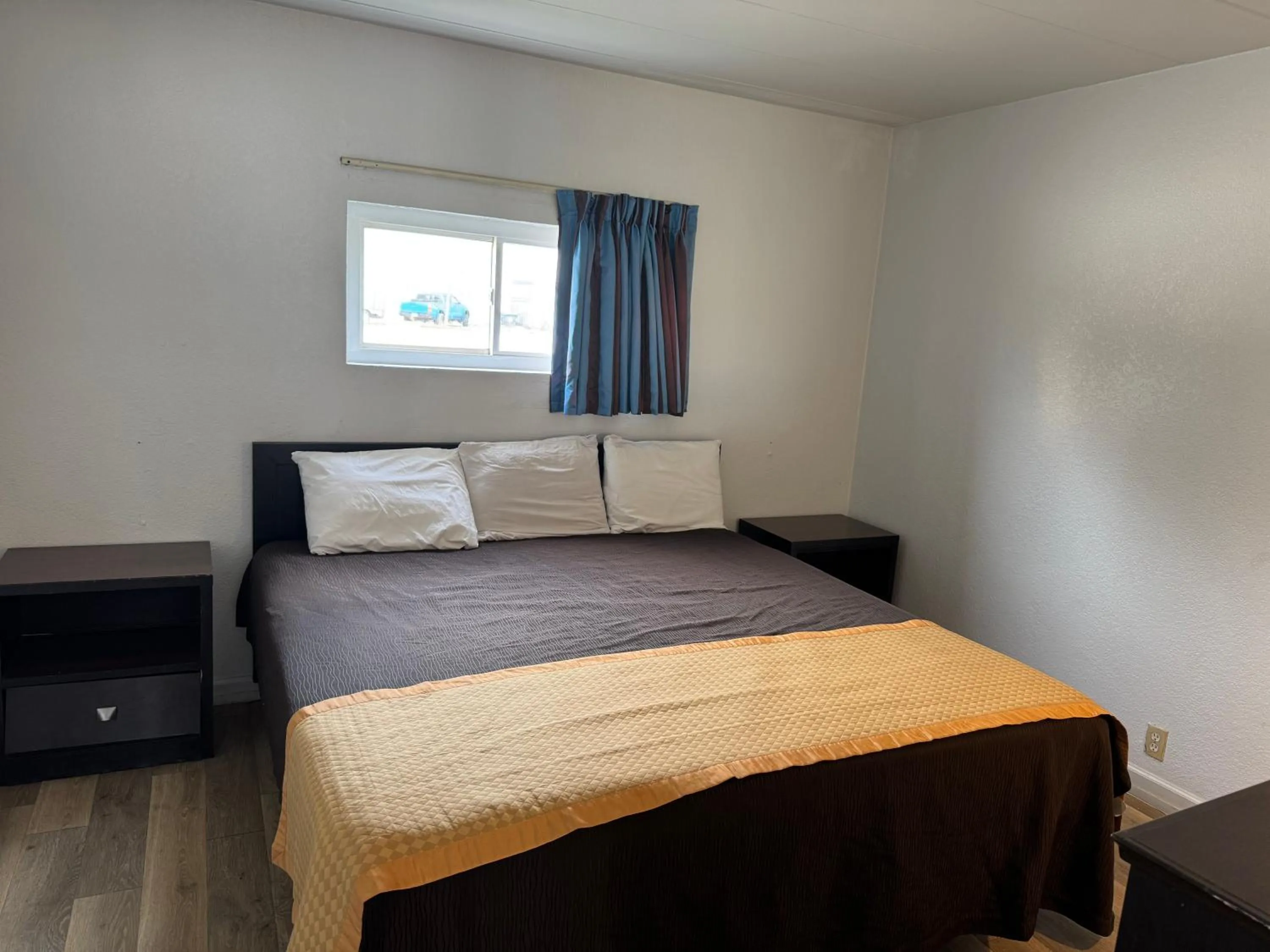 Bedroom, Bed in Belmont Inn & Suites Virginia Beach