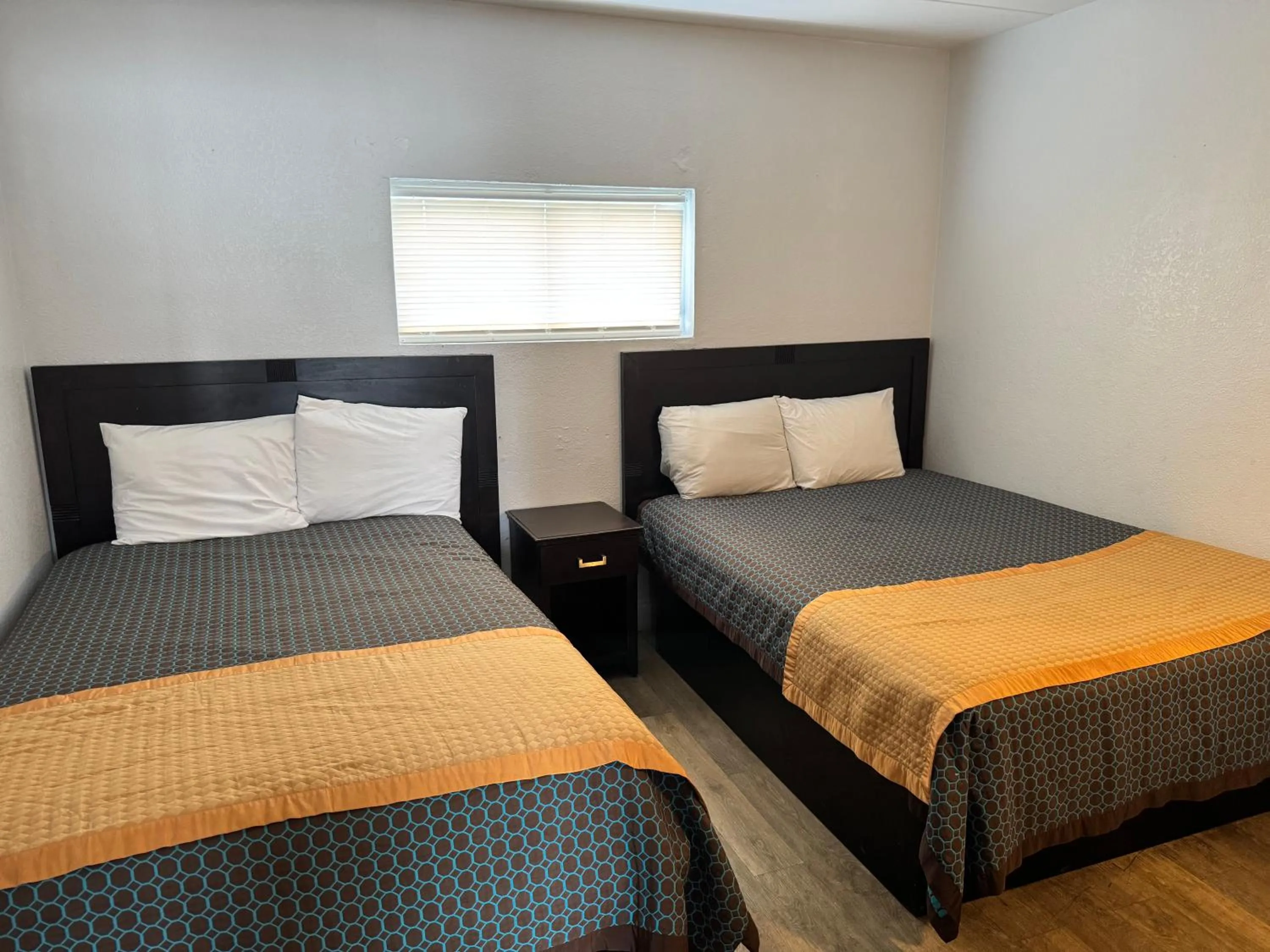 Bedroom, Bed in Belmont Inn & Suites Virginia Beach