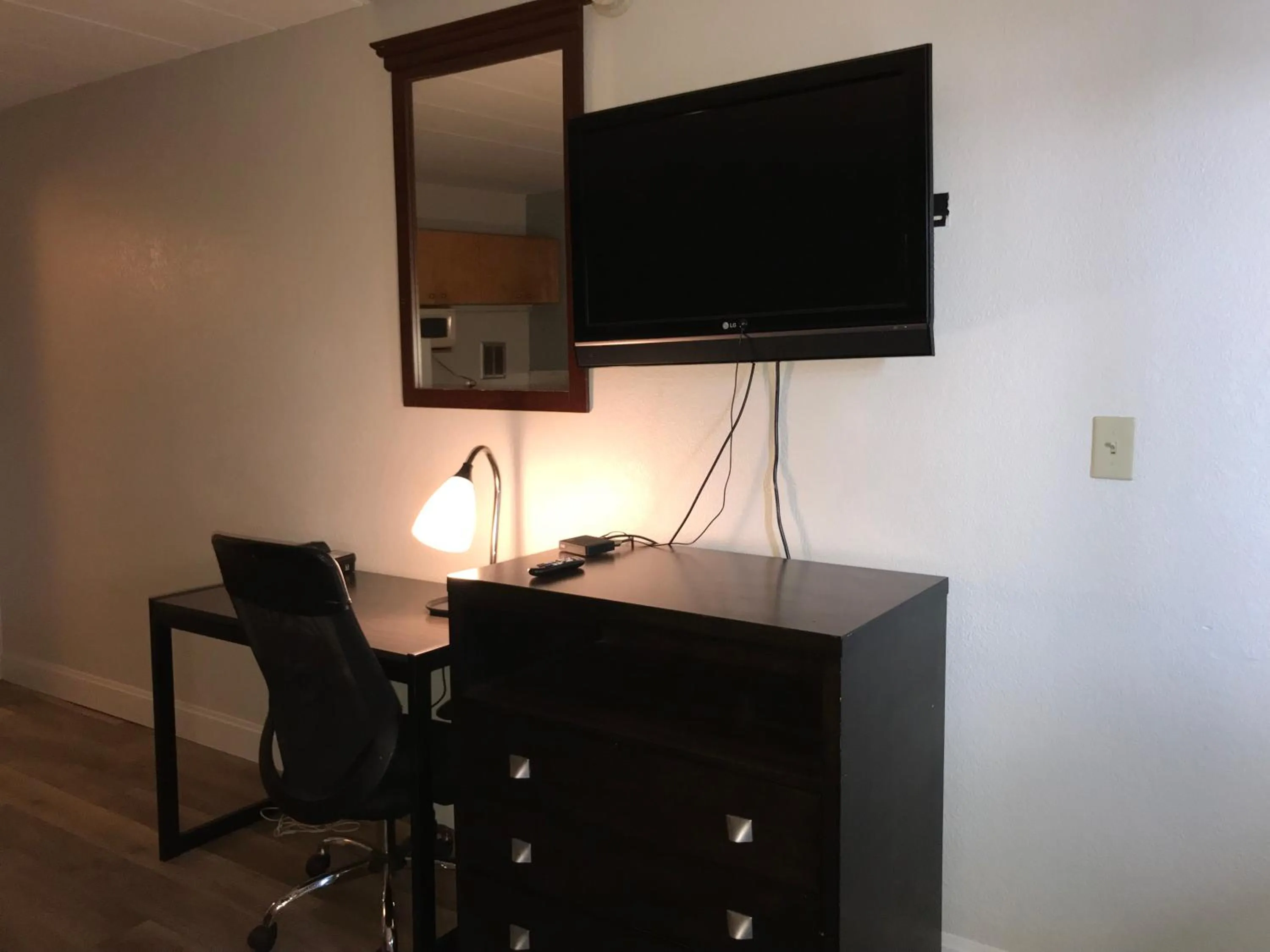 Single Room in Belmont Inn & Suites Virginia Beach