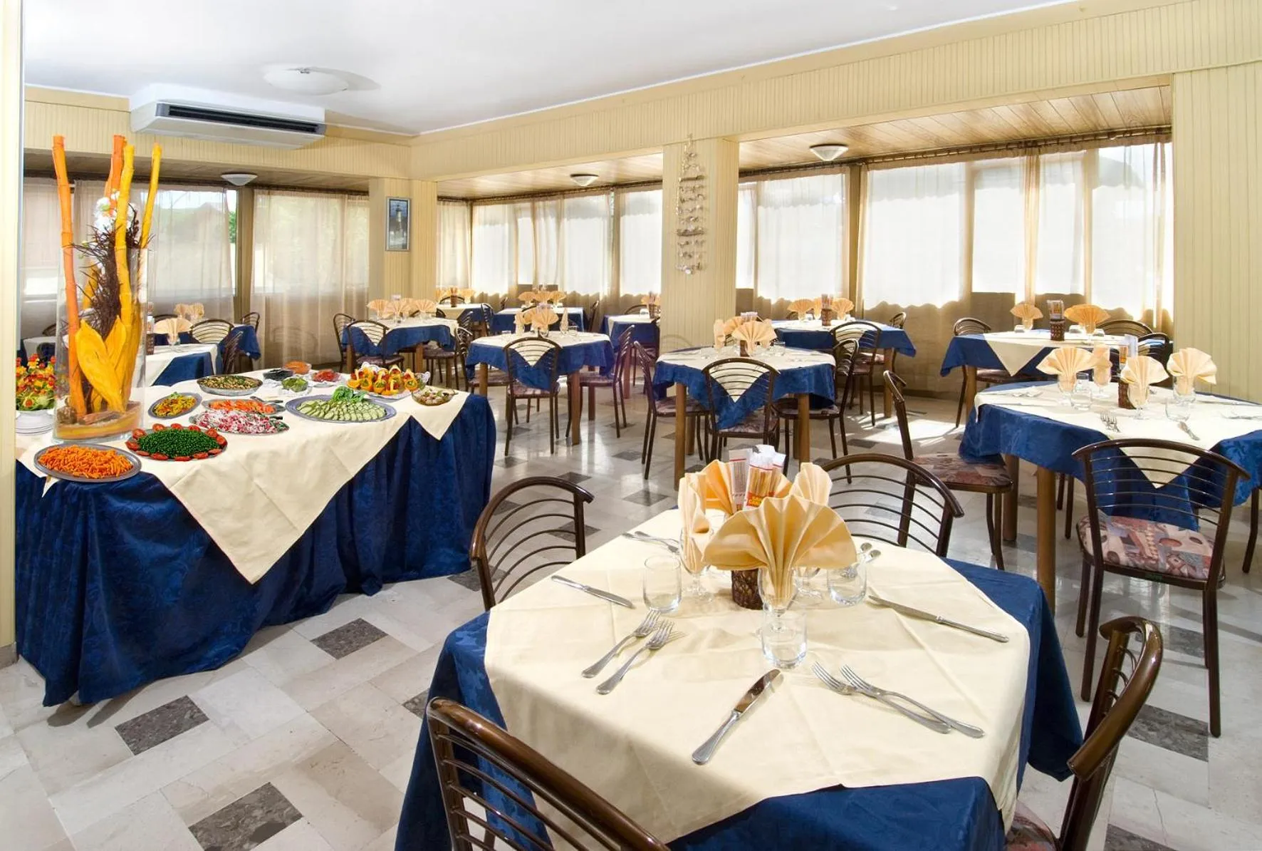 Restaurant/places to eat in Hotel Levante