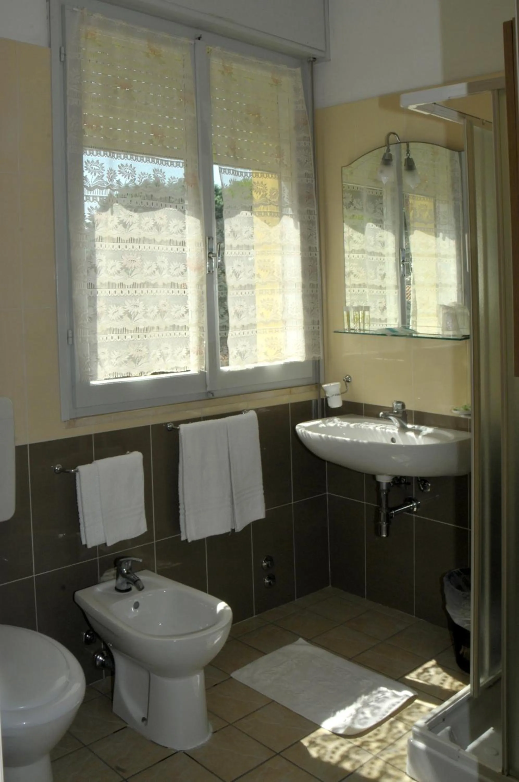 Bathroom in Hotel Levante