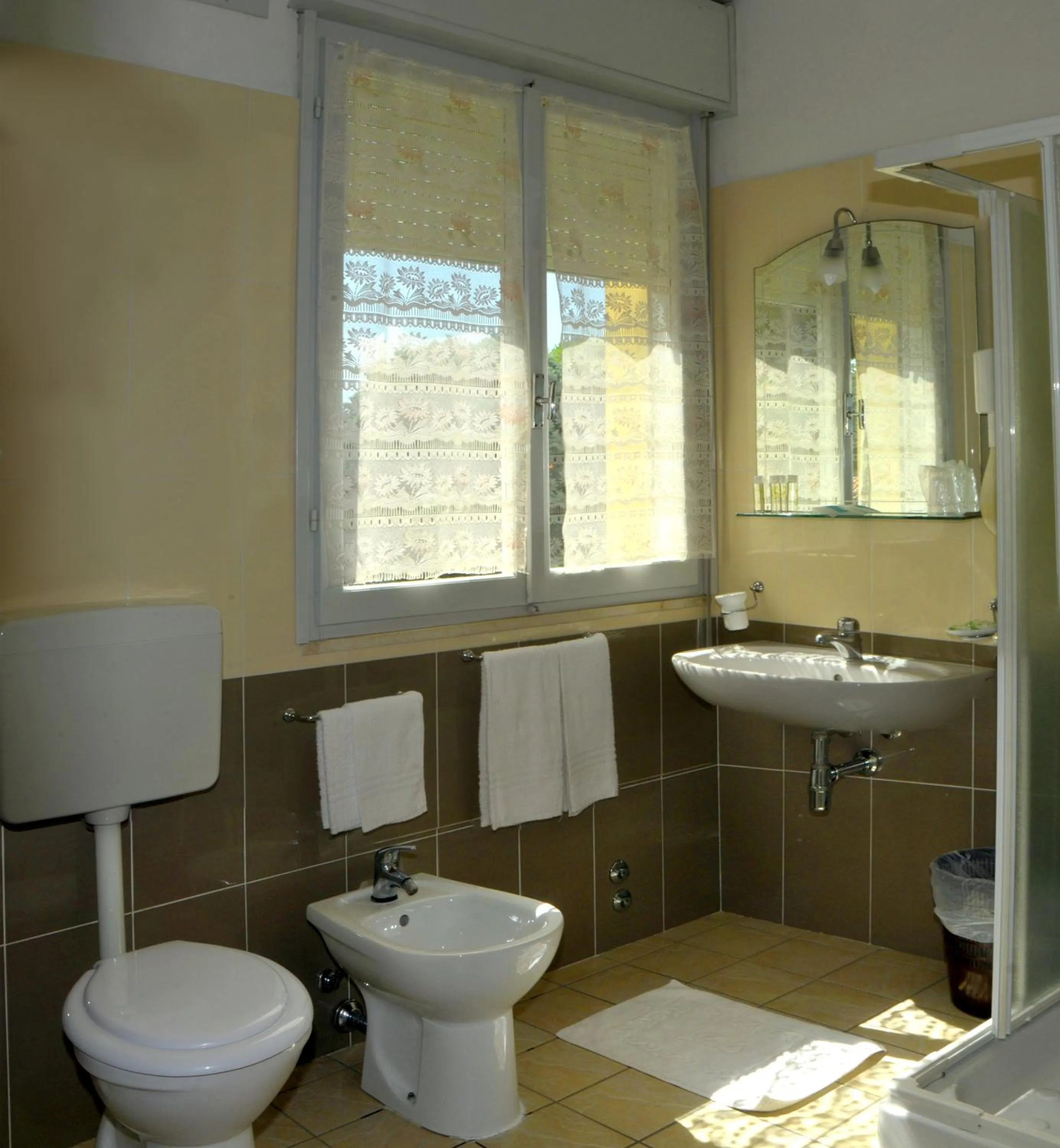 Toilet in Hotel Levante