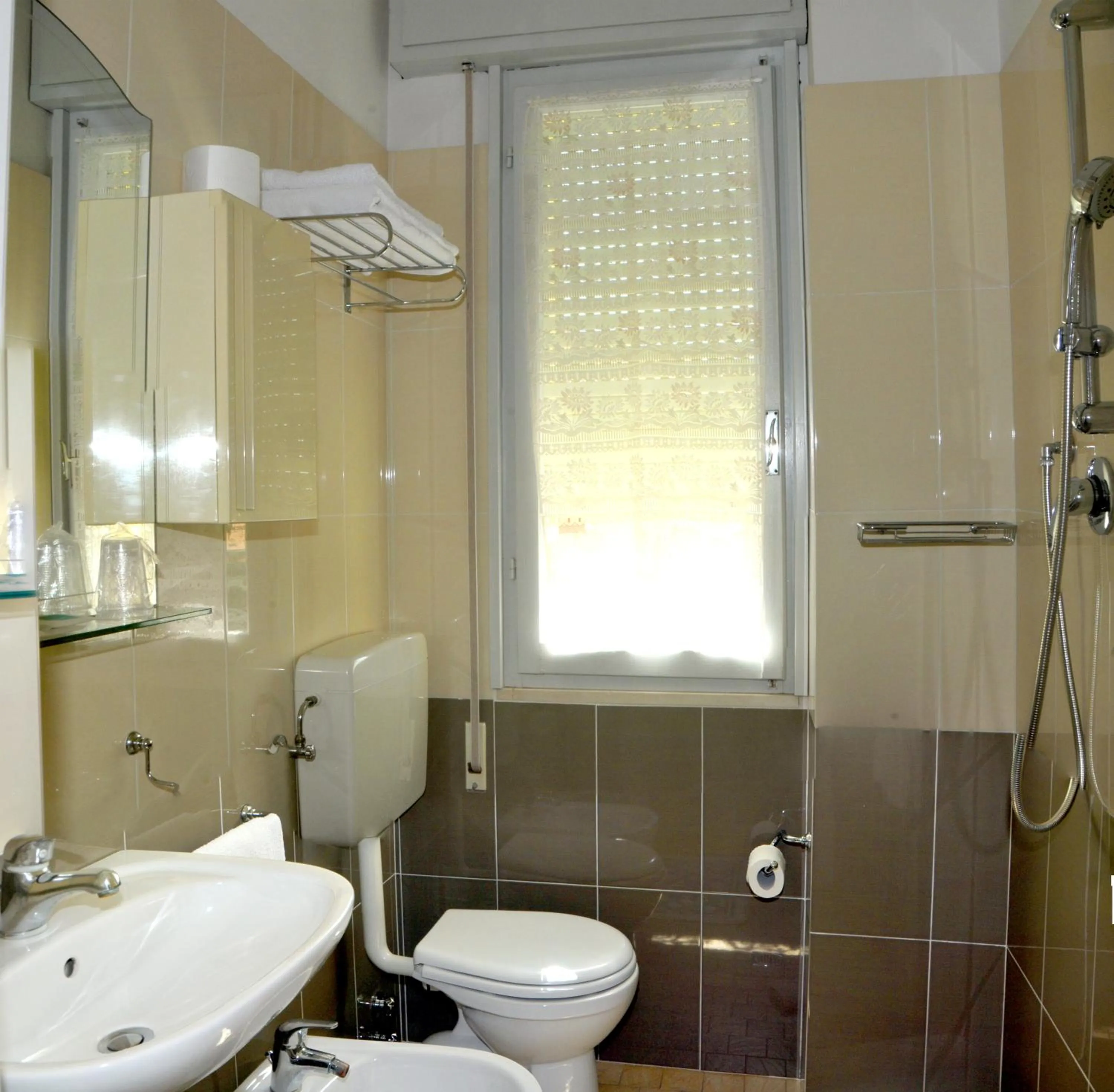 Bathroom in Hotel Levante