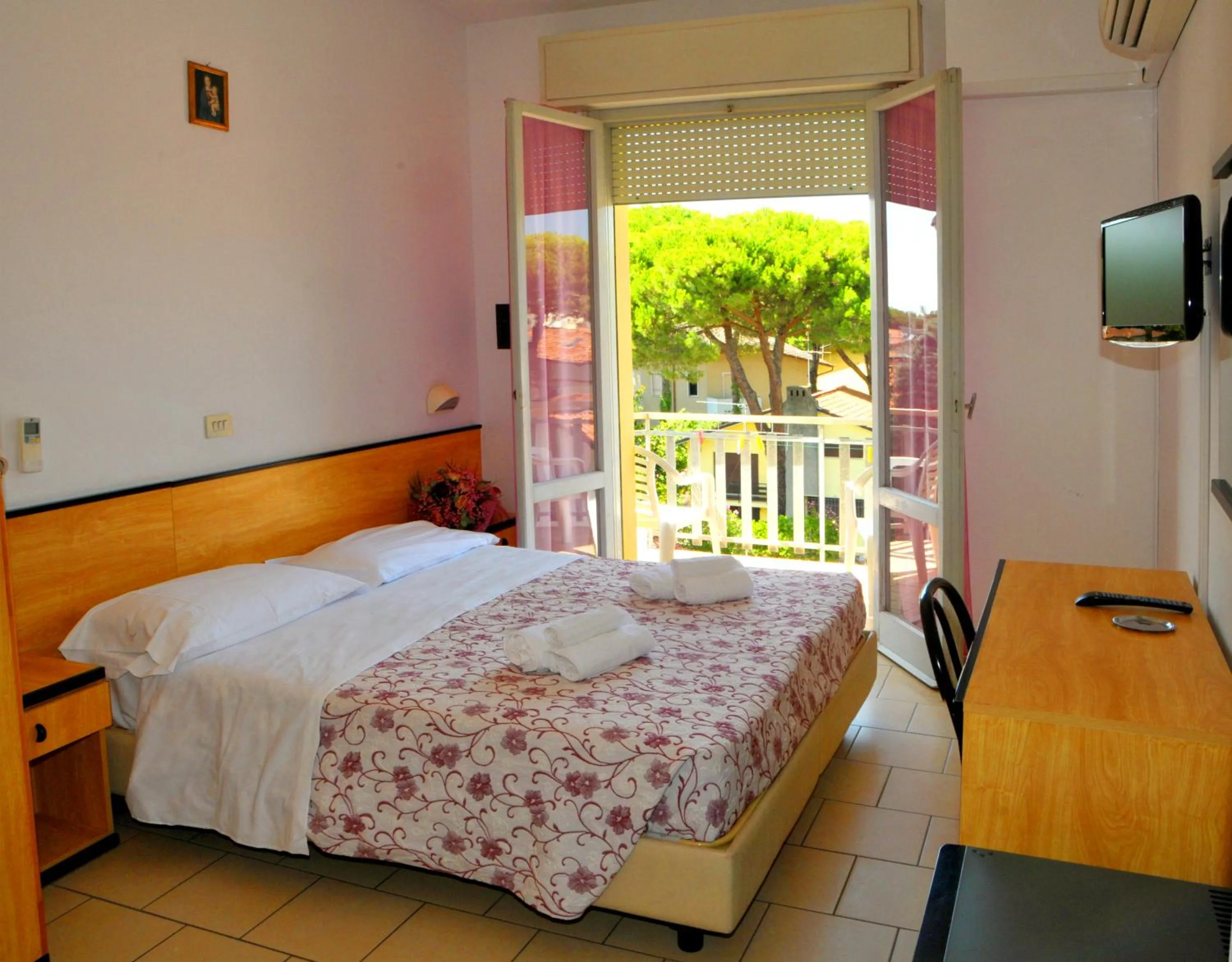 Photo of the whole room, Bed in Hotel Levante