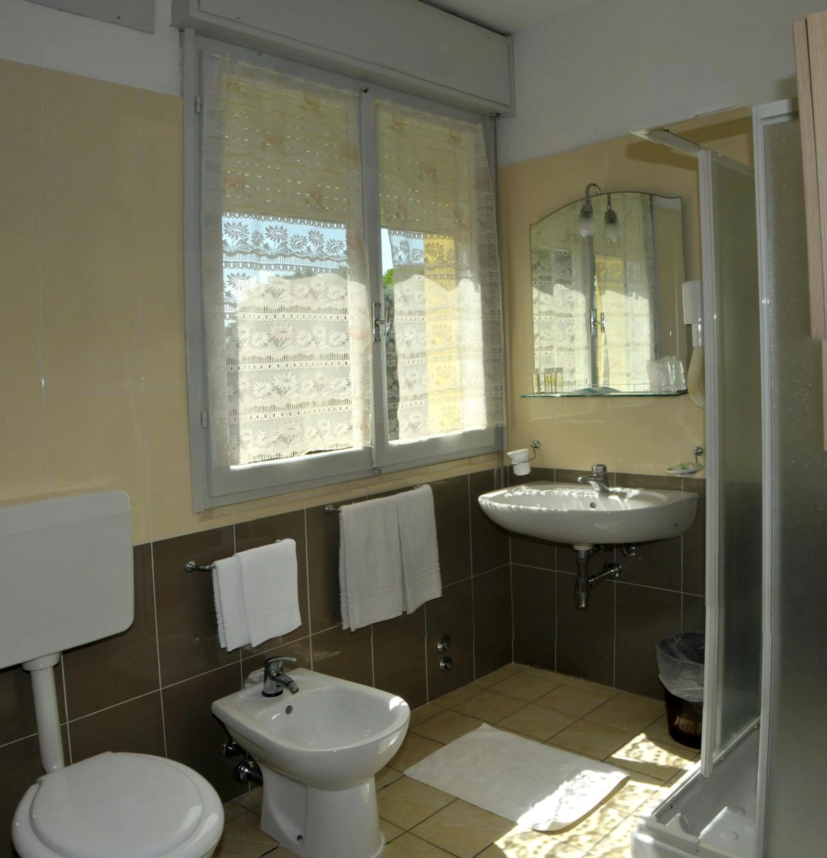 Bathroom in Hotel Levante