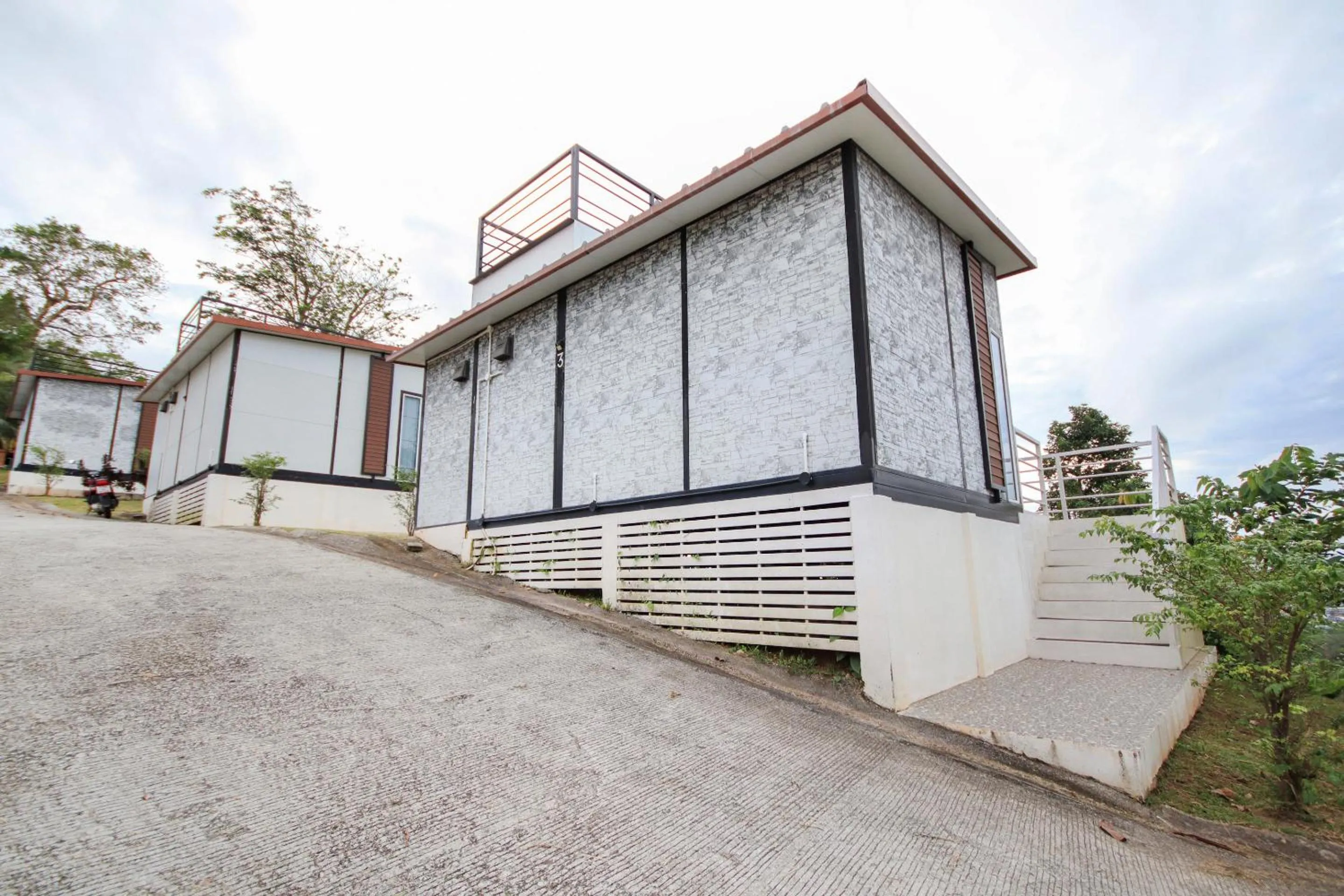 Facade/entrance in Happy Mountain Airport Resort