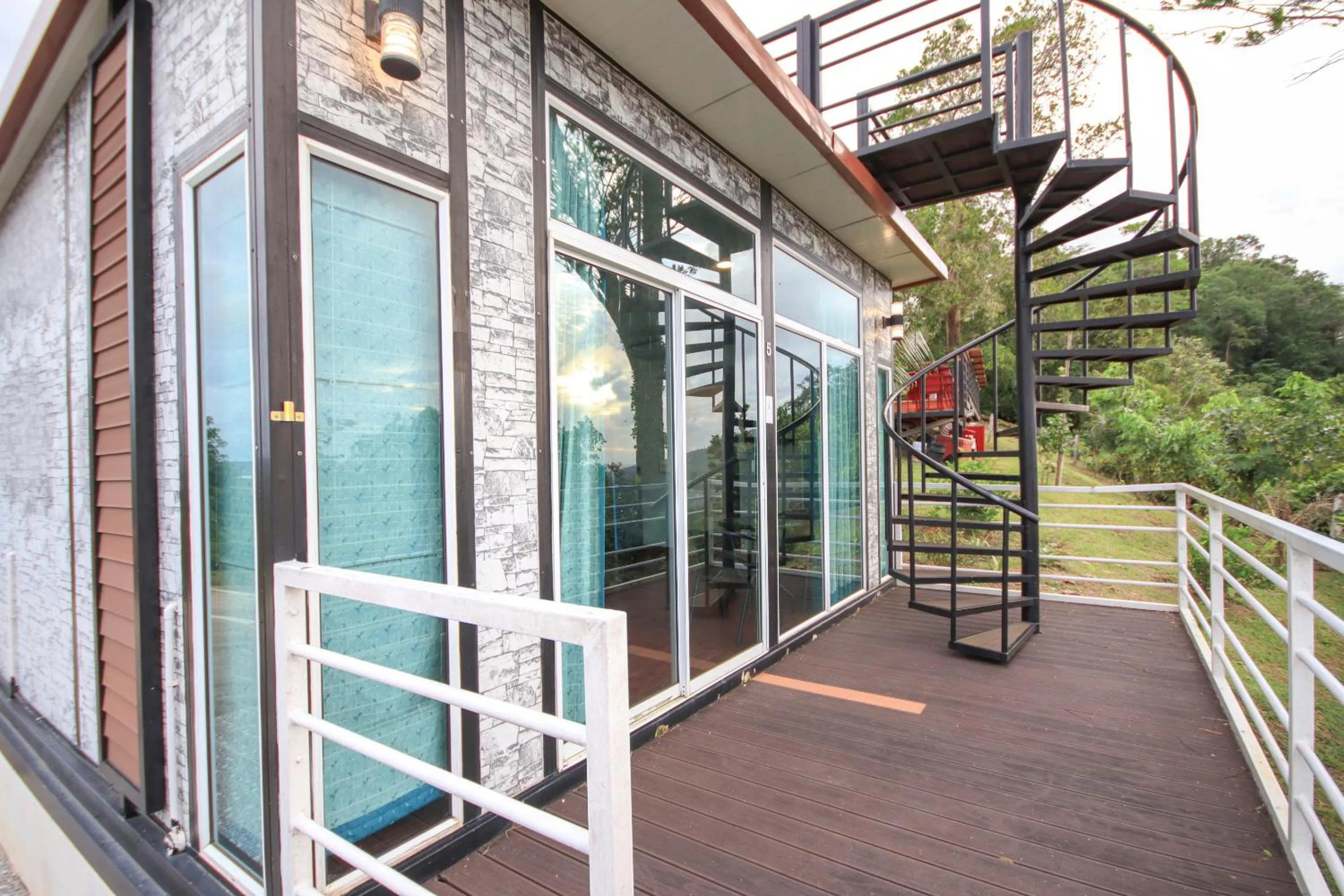 Facade/entrance in Happy Mountain Airport Resort