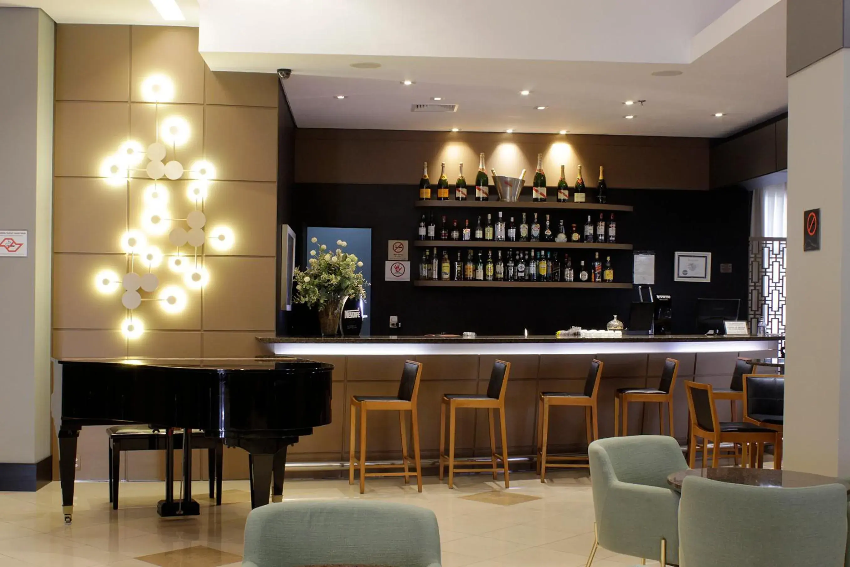 Lounge or bar in Araucaria Plaza Lounge or bar in Araucaria Plaza