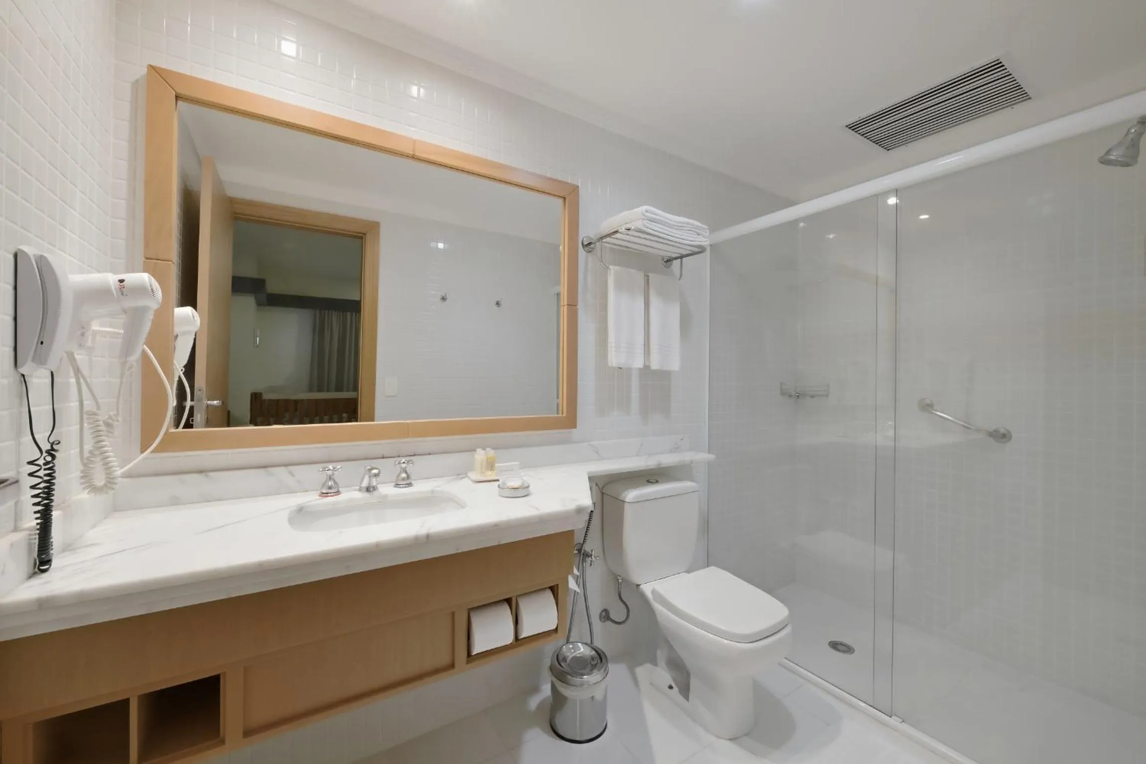 Shower in Araucaria Plaza