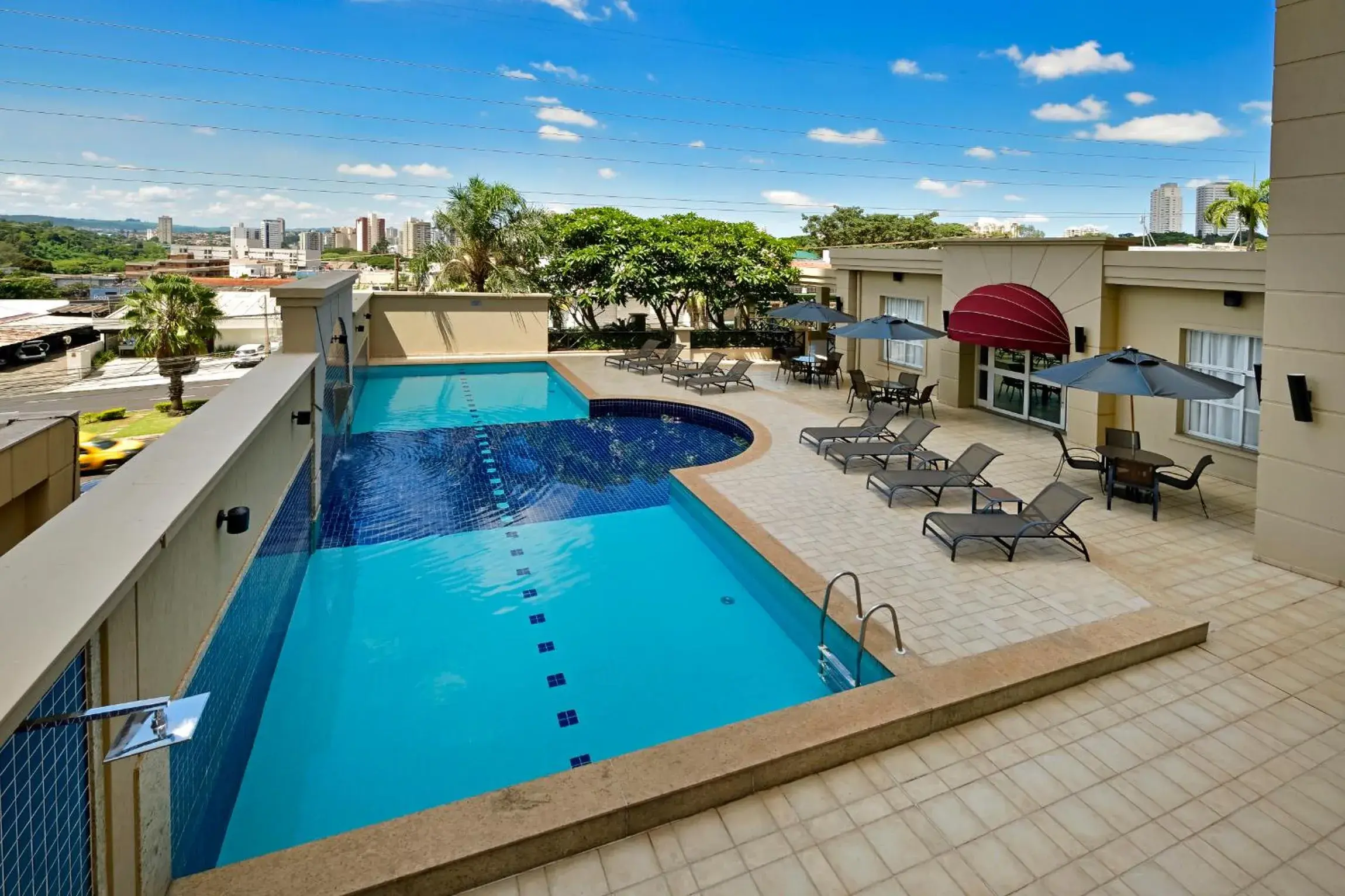 Property building in Araucaria Plaza Property building in Araucaria Plaza