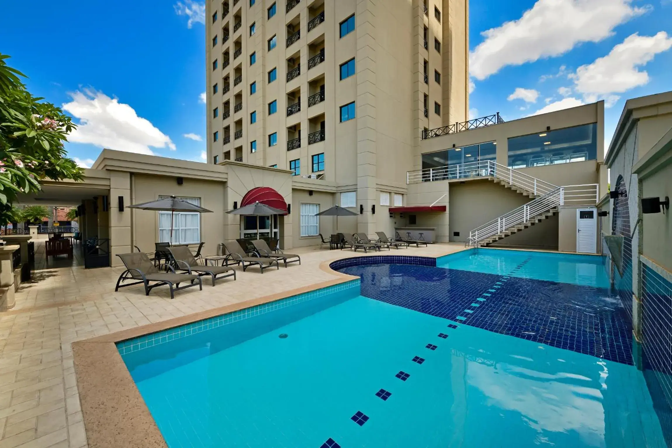 Property building in Araucaria Plaza Property building in Araucaria Plaza