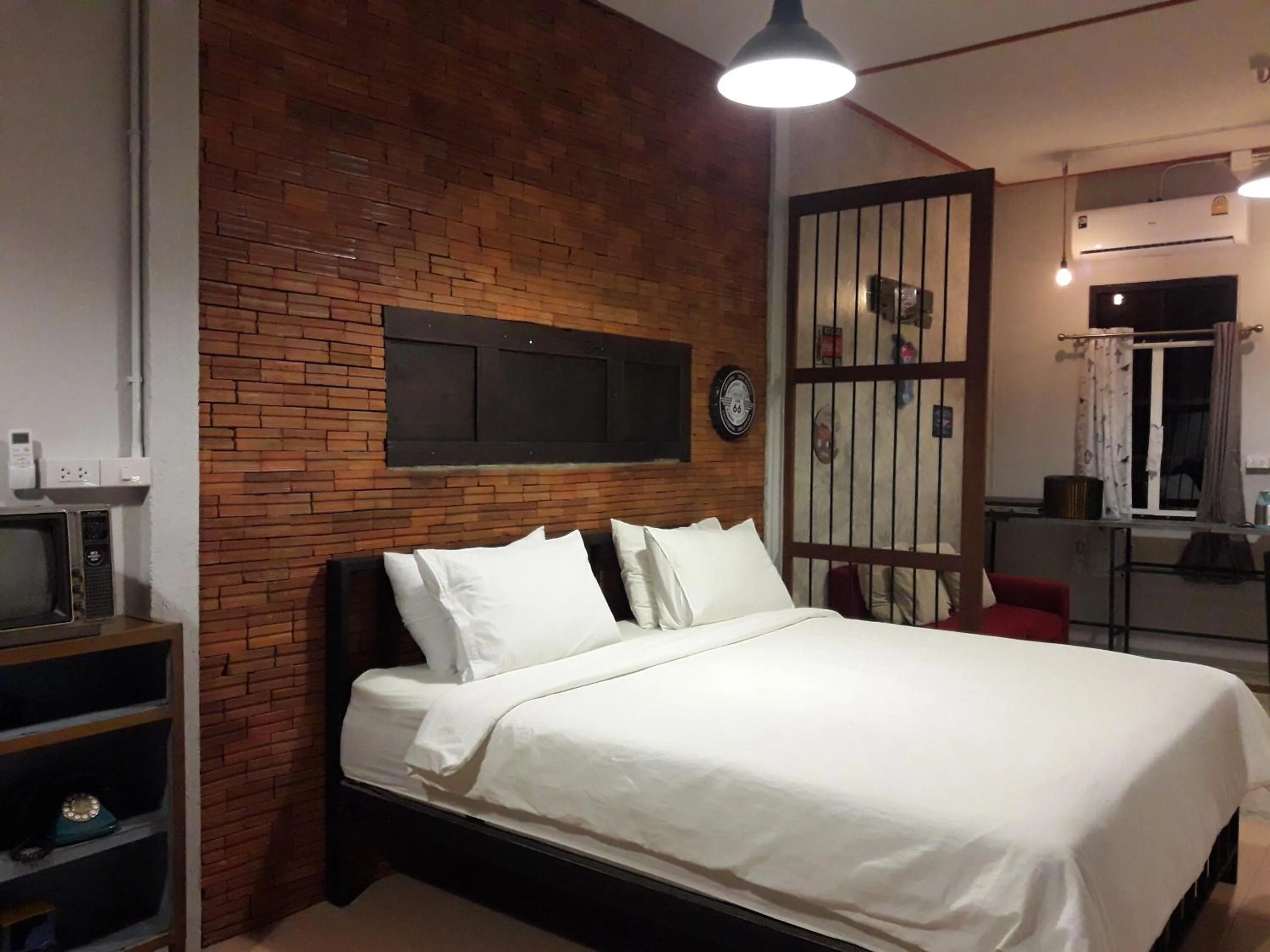 Photo of the whole room, Bed in Baan Hotelier Resort