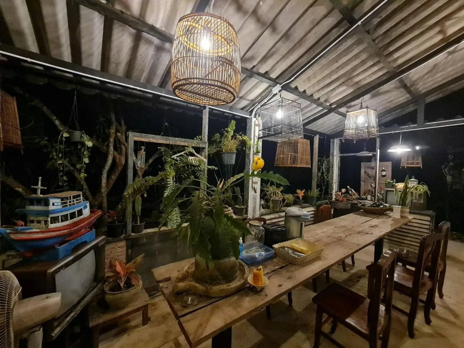 Dining area in Baan Hotelier Resort