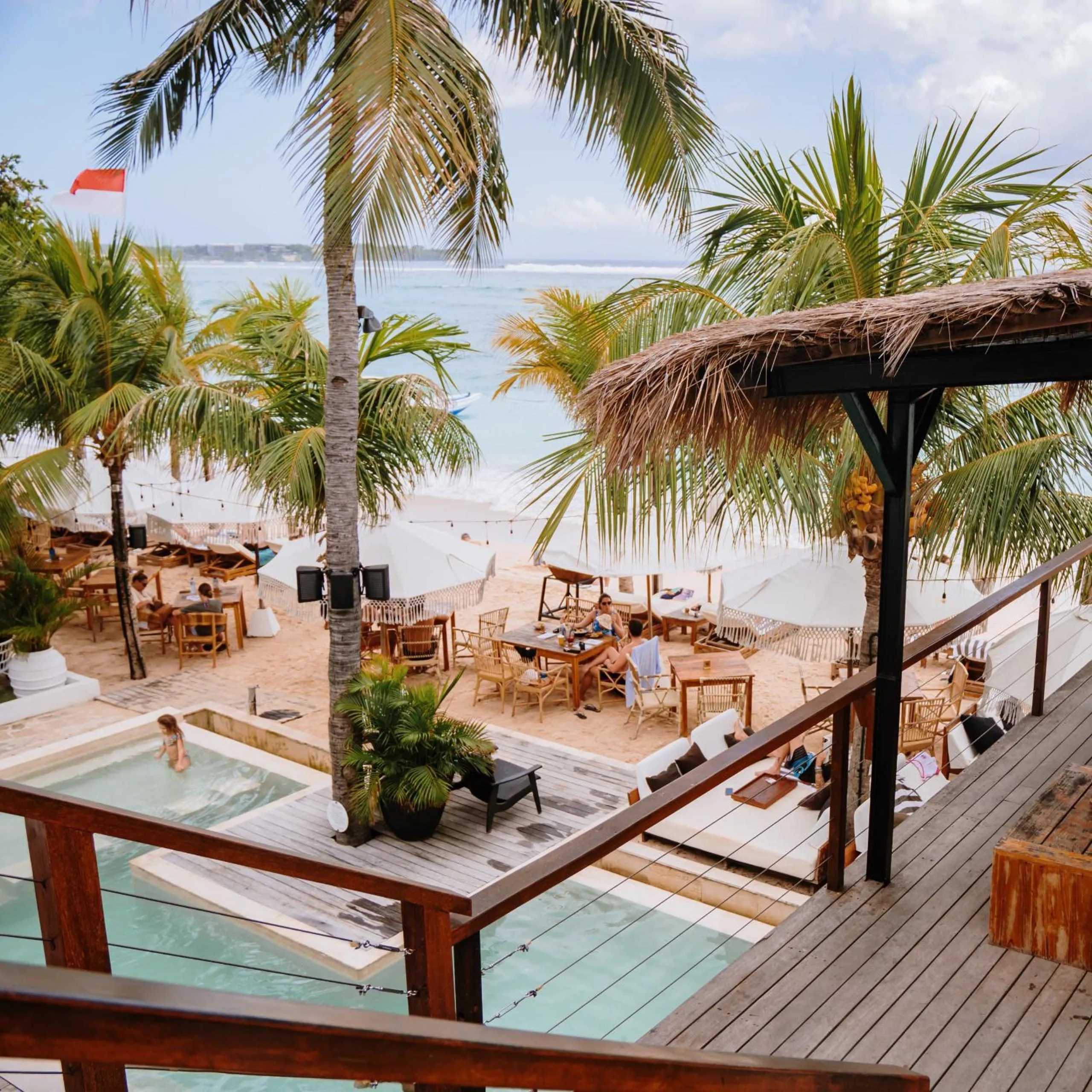 Ohana's Beachfront Resort & Beach Club