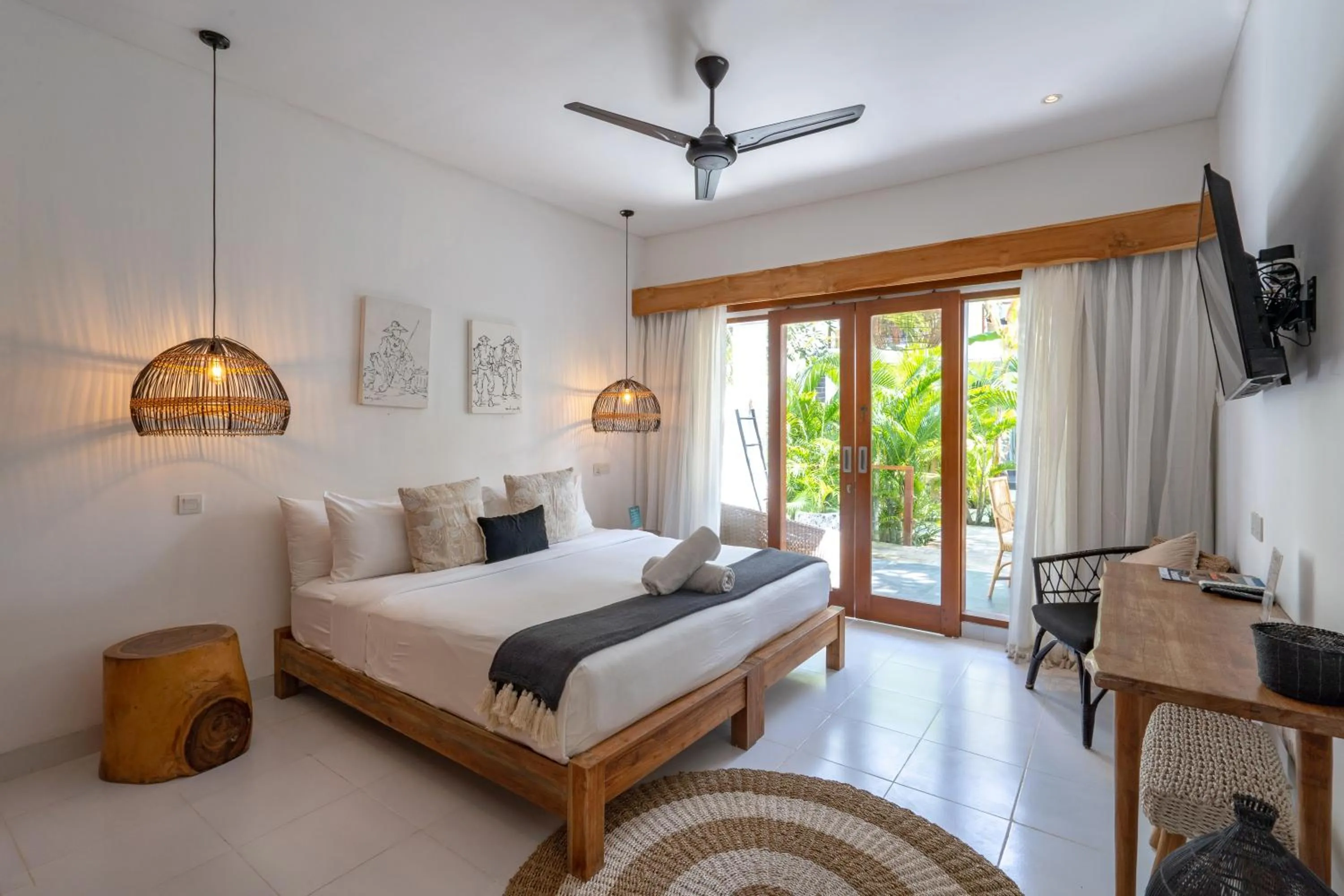 Bedroom, Bed in Ohana's Beachfront Resort & Beach Club