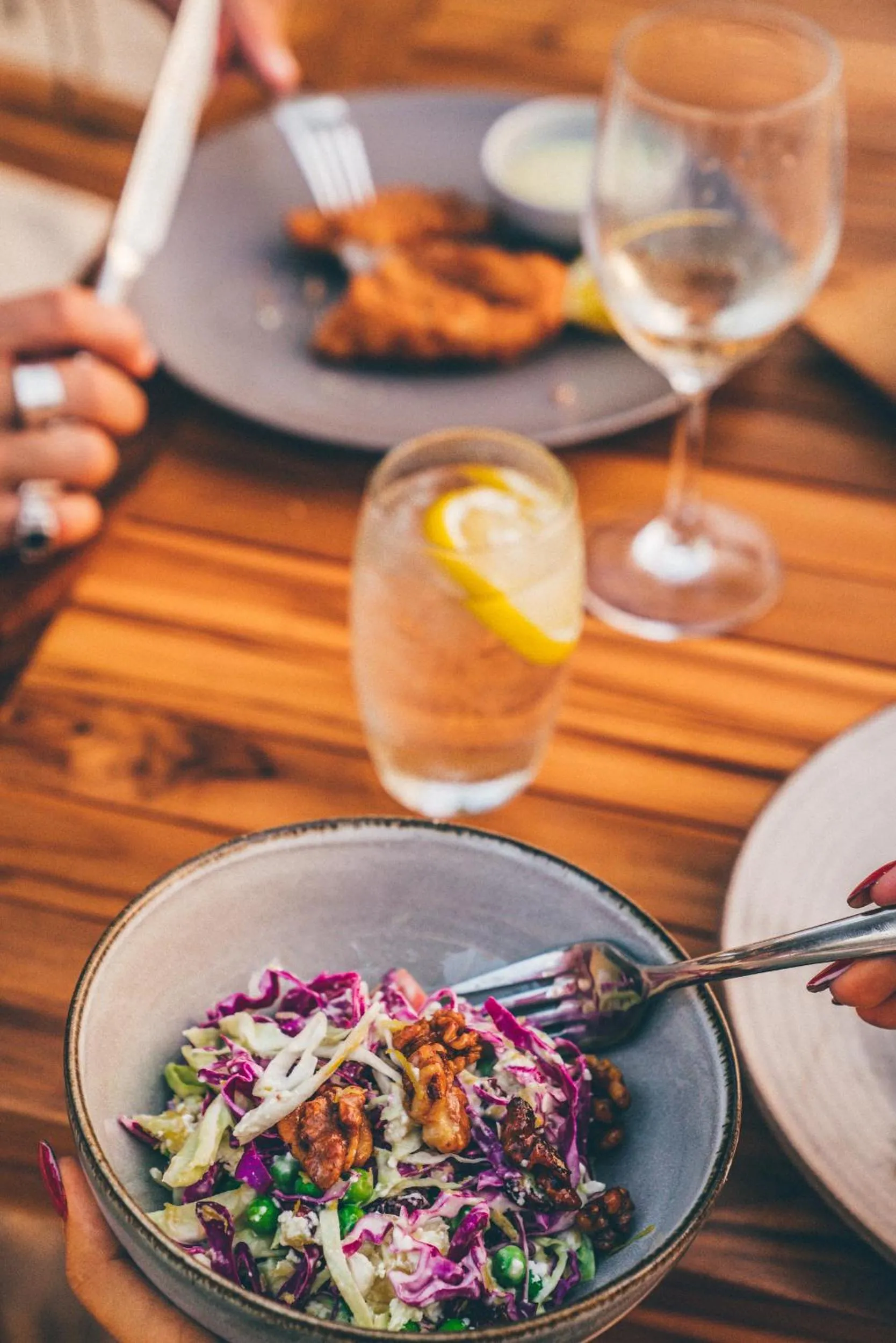 Food and drinks in Ohana's Beachfront Resort & Beach Club