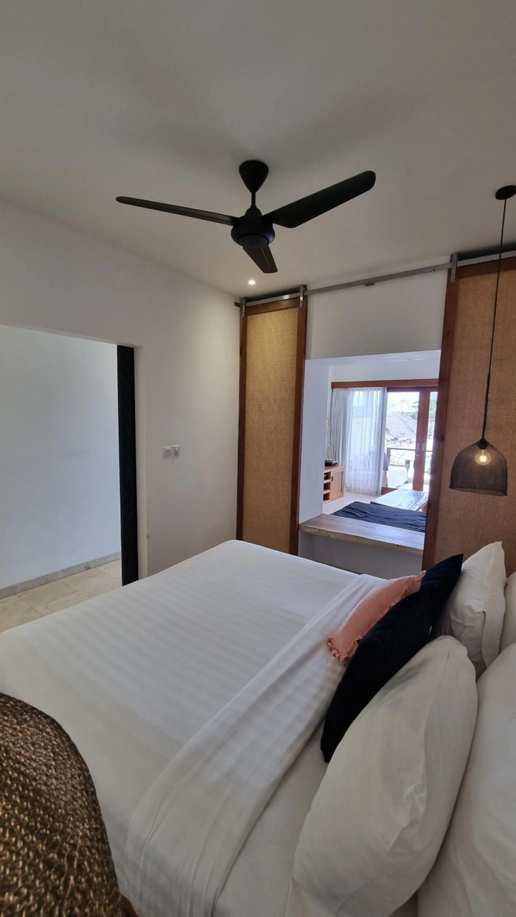 Bed in Ohana's Beachfront Resort & Beach Club