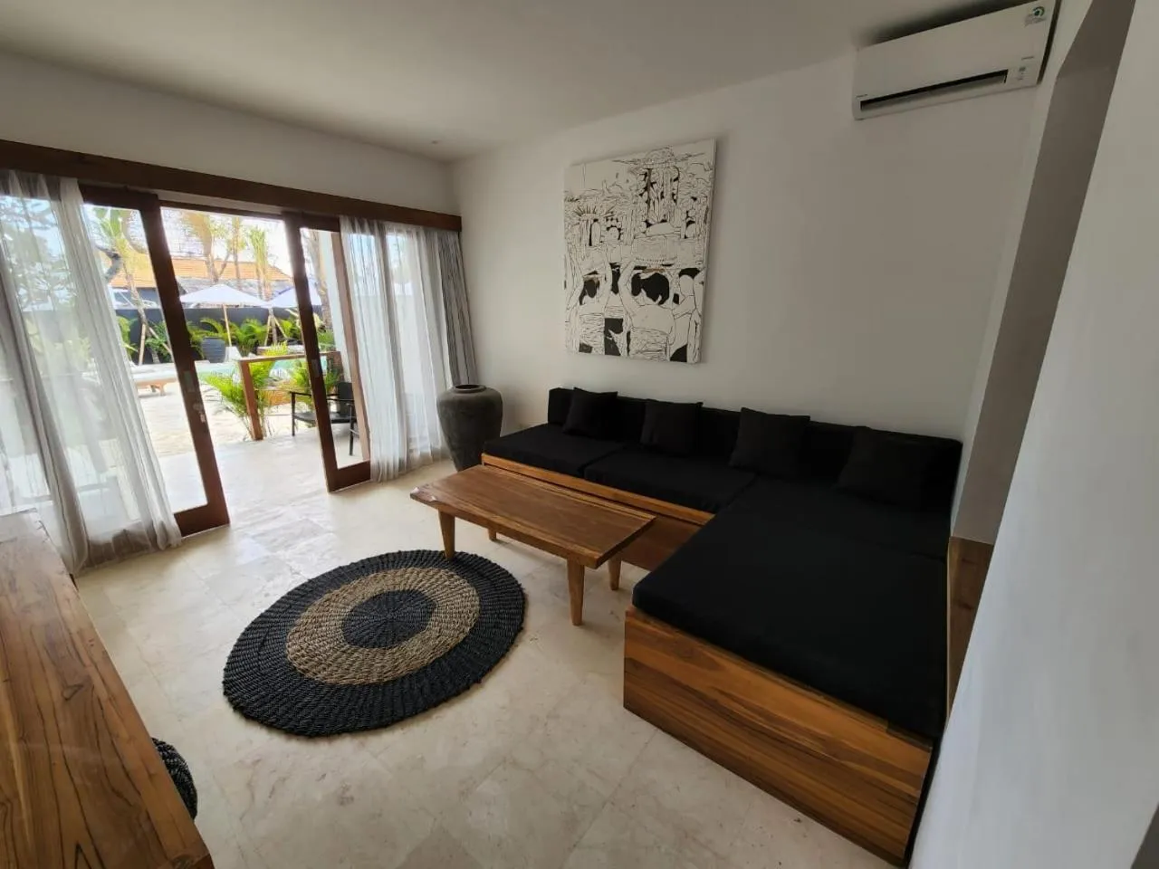 Living room in Ohana's Beachfront Resort & Beach Club