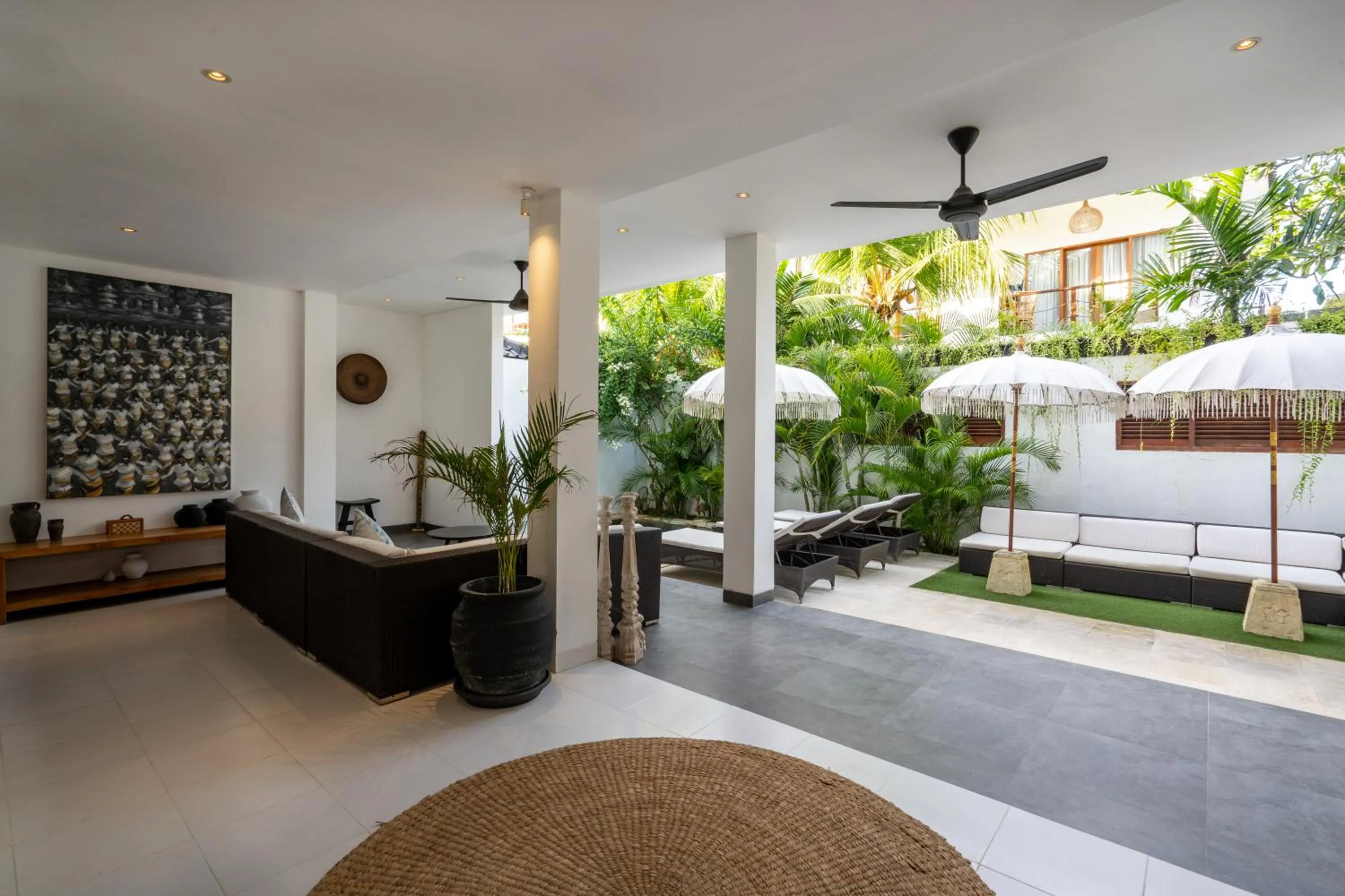 Garden in Ohana's Beachfront Resort & Beach Club