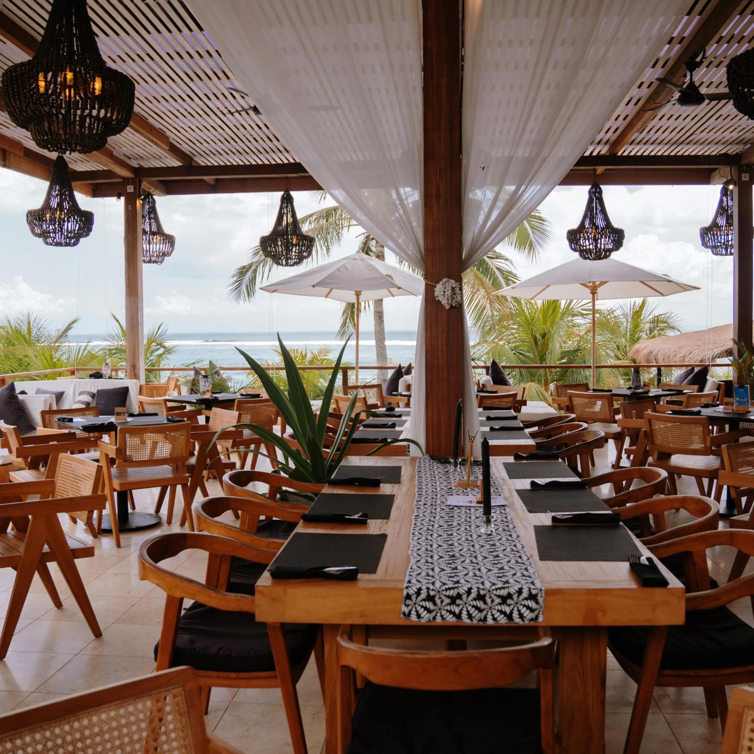 Ohana's Beachfront Resort & Beach Club