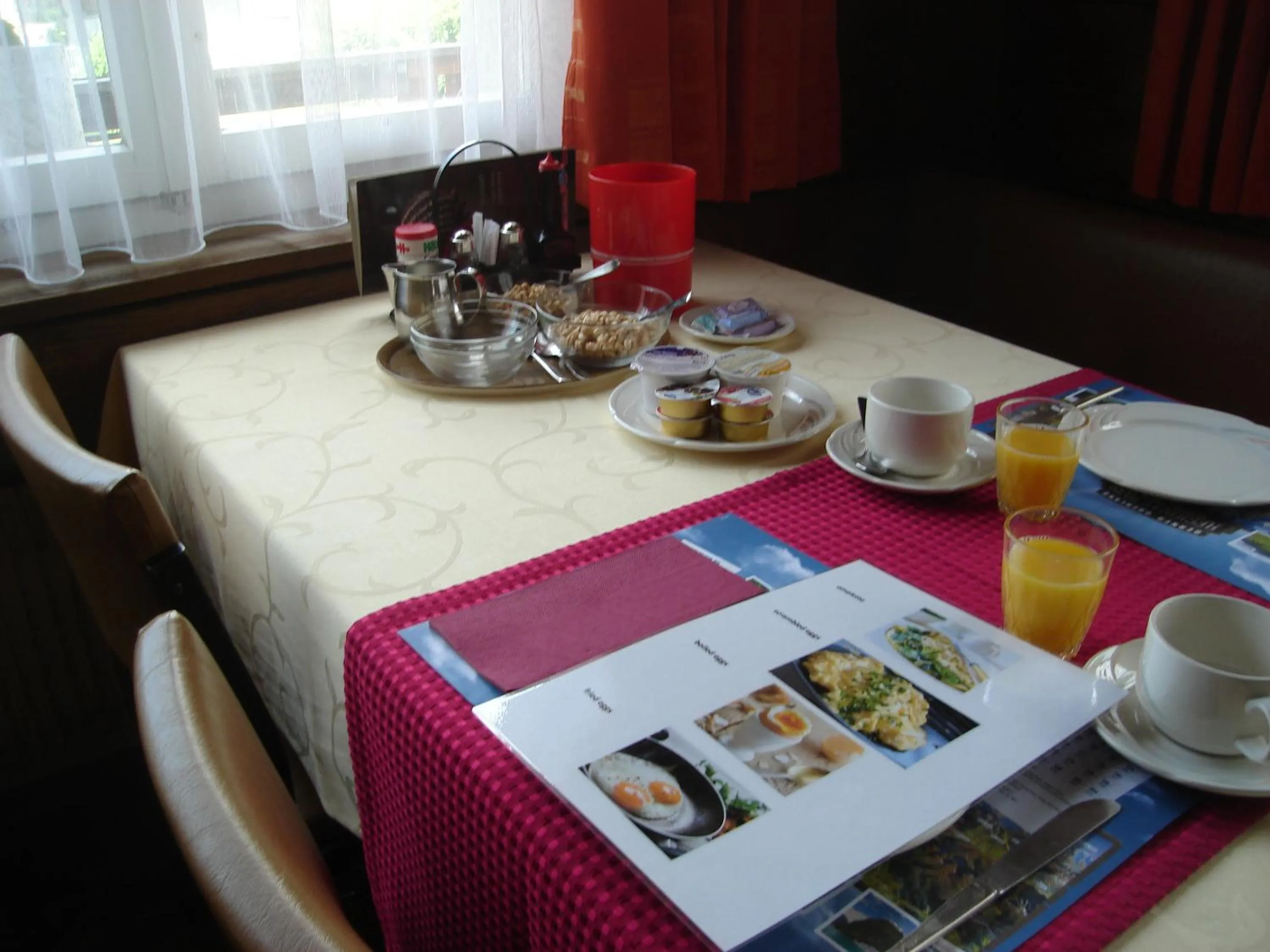 Breakfast in Hotel Milan B&B