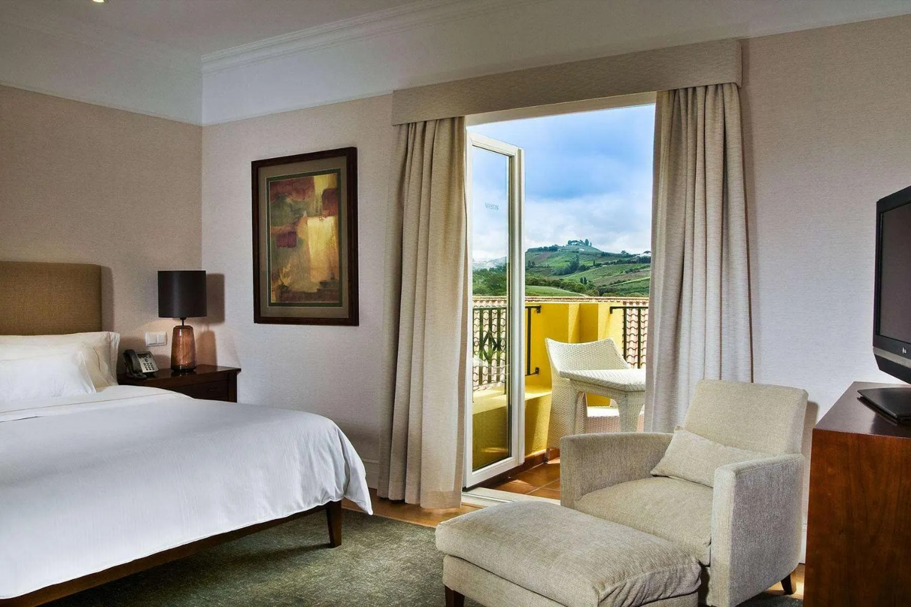 Bed in Dolce CampoReal Lisboa