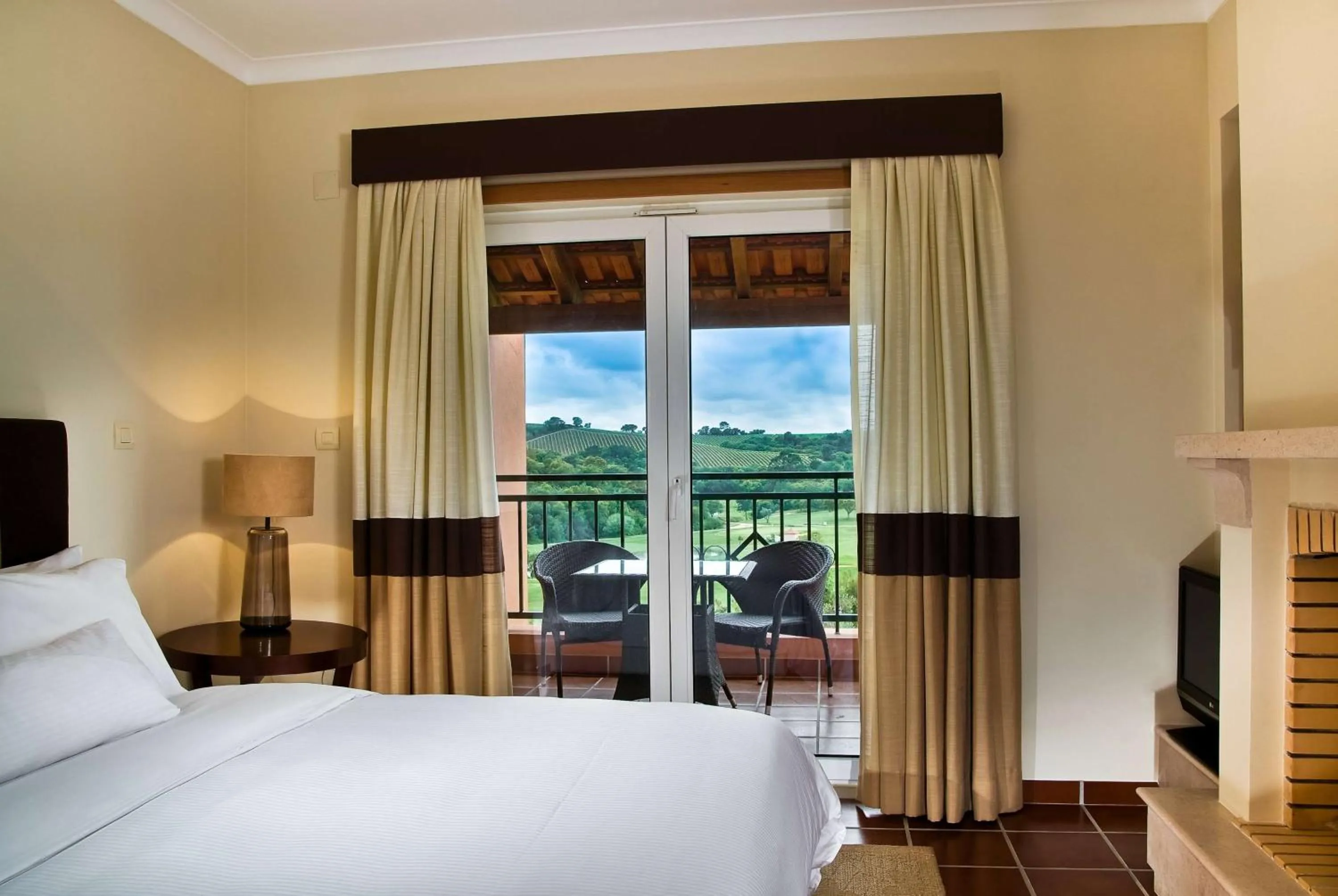 Bed in Dolce CampoReal Lisboa