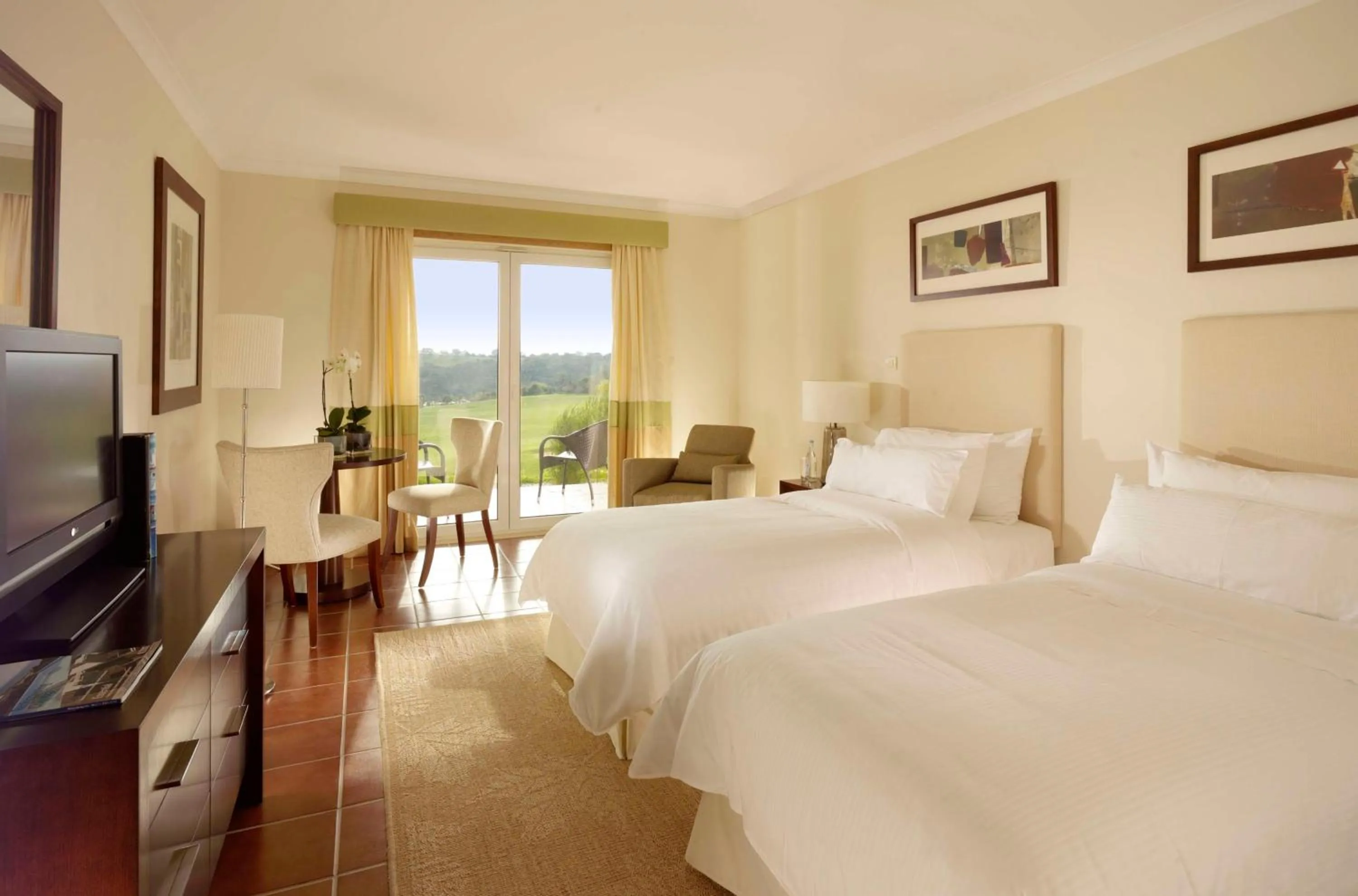 Bedroom, Bed in Dolce CampoReal Lisboa