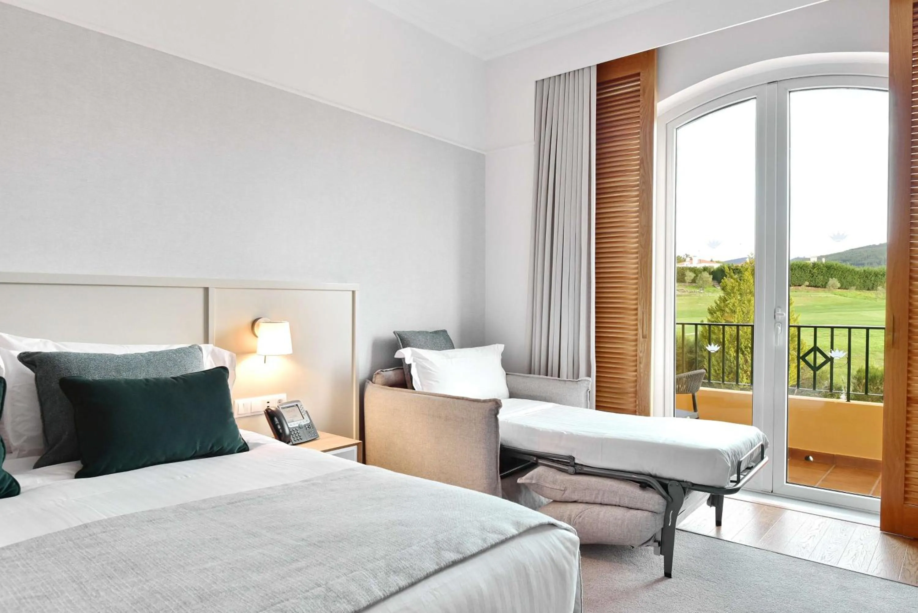 Bedroom, Bed in Dolce CampoReal Lisboa