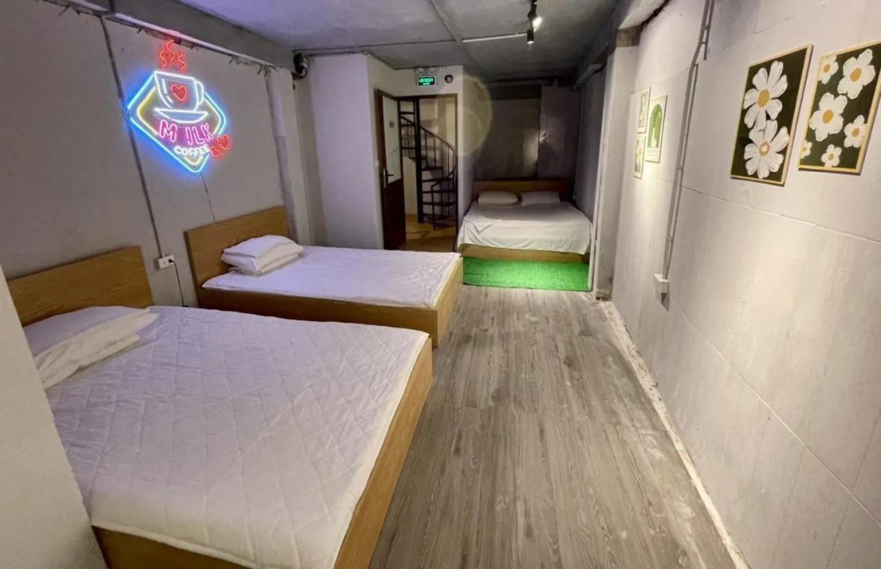 Bed in Ubuntu Hostel and Tour