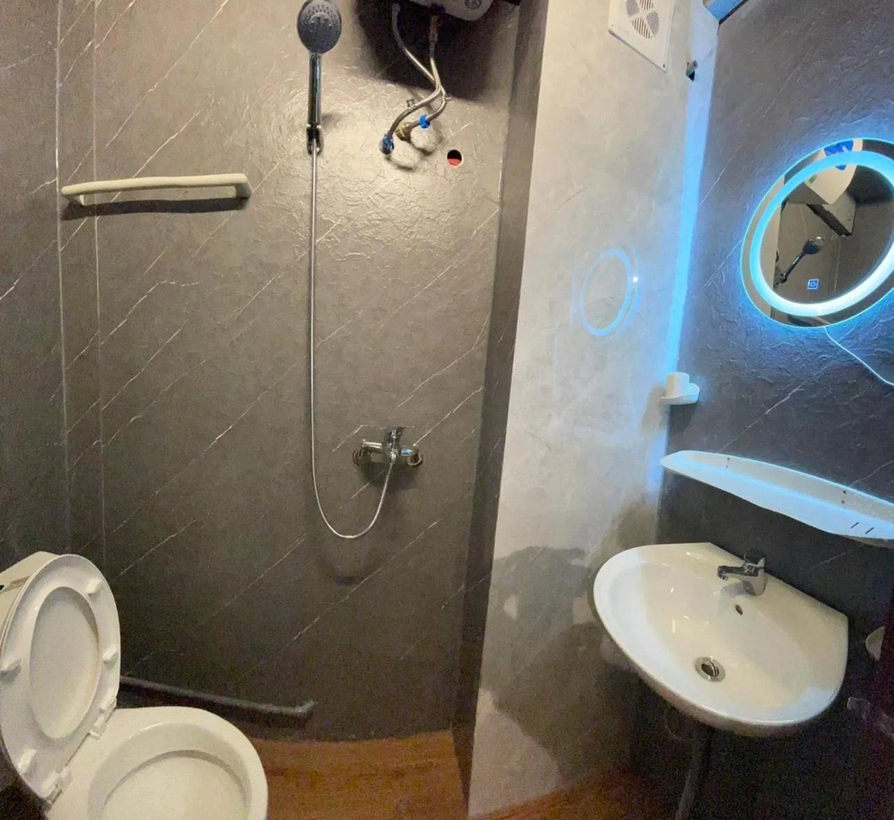 Ubuntu Hostel and Tour