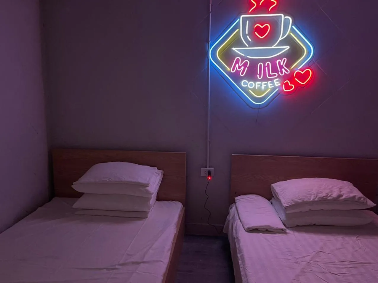 Bed in Ubuntu Hostel and Tour