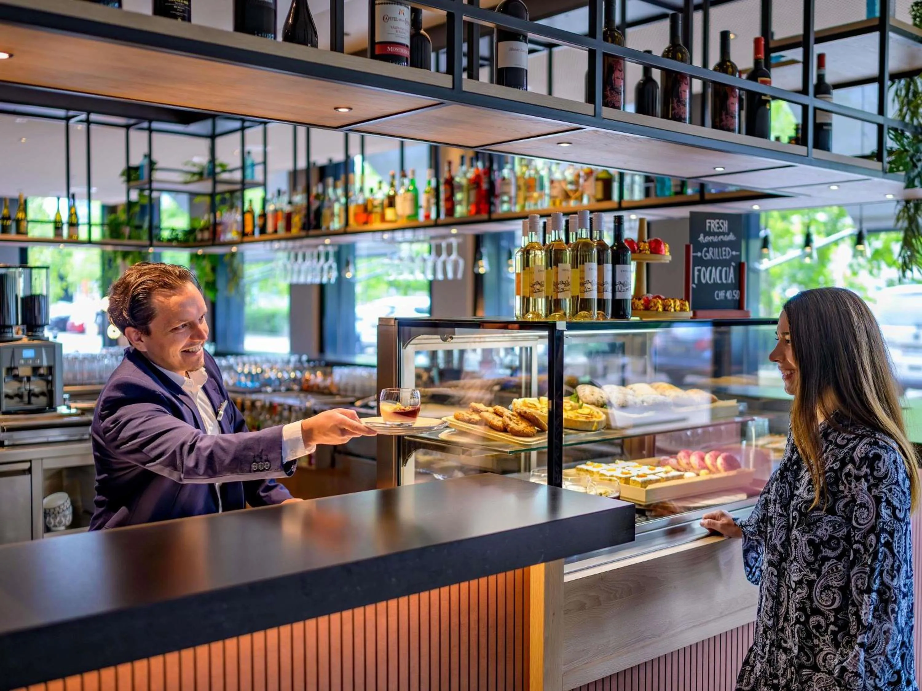 Lounge or bar in Mercure Zürich City