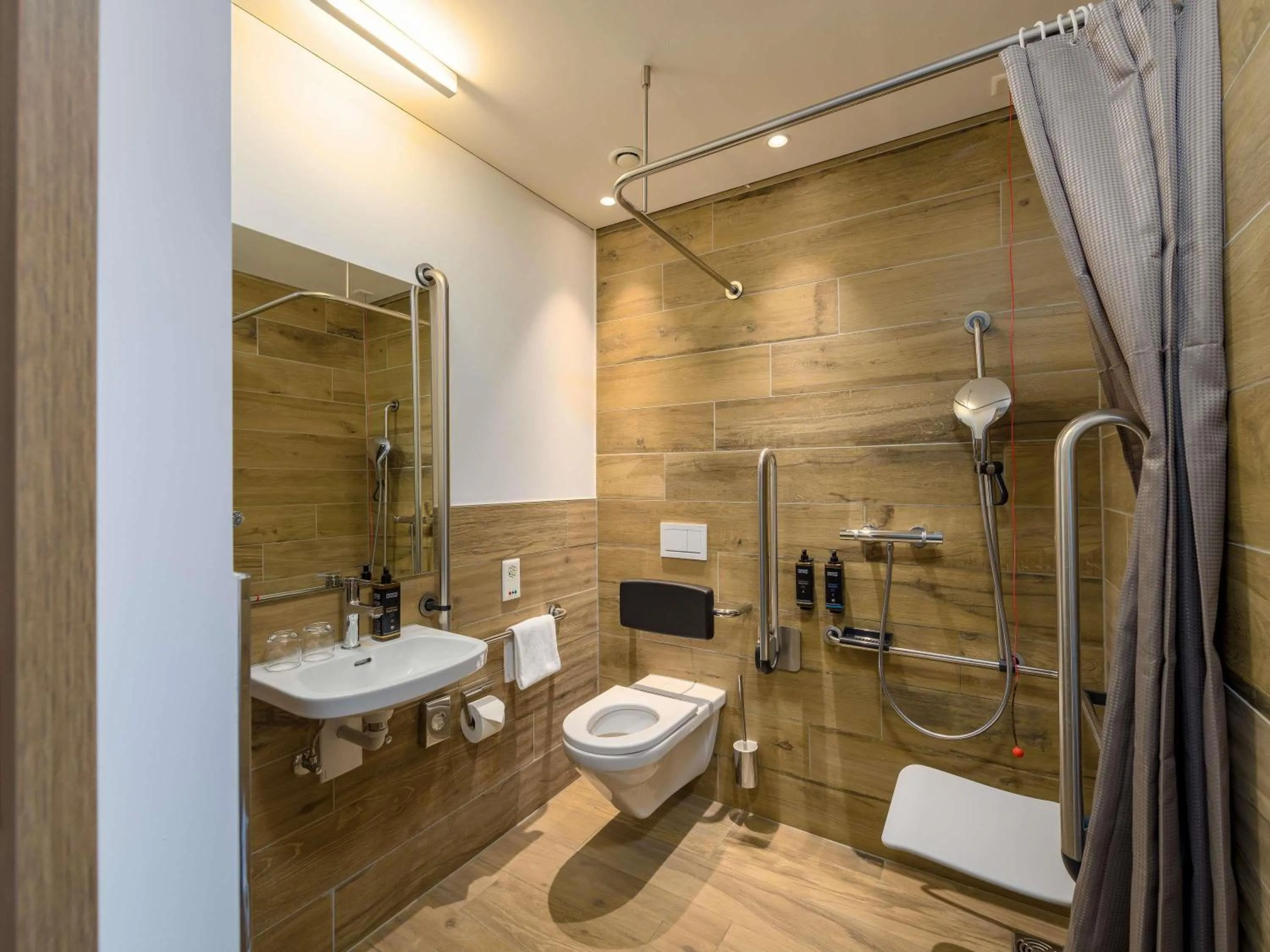 Bedroom in Mercure Zürich City