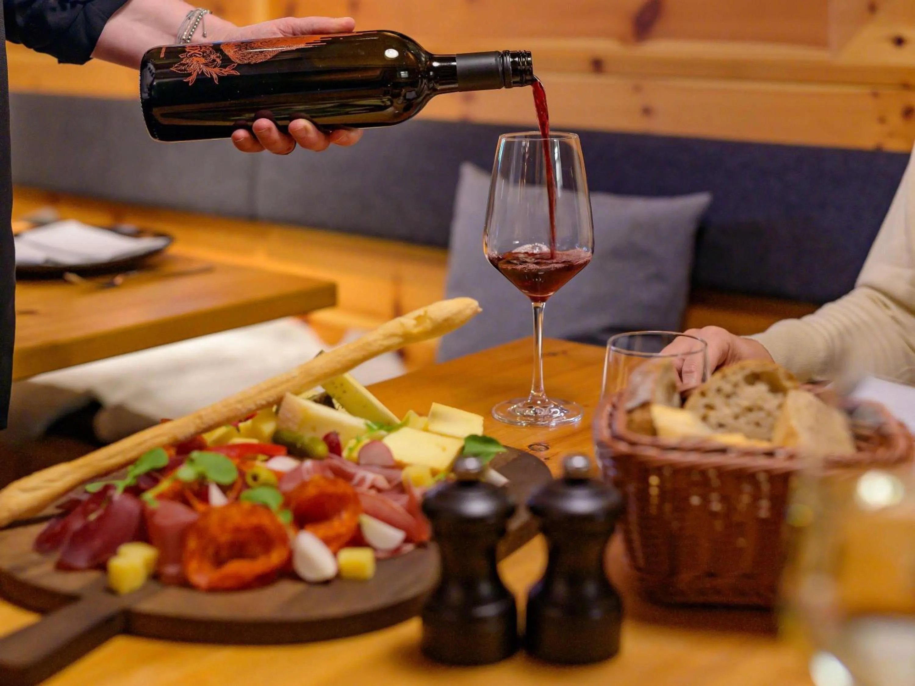 Restaurant/places to eat in Mercure Zürich City