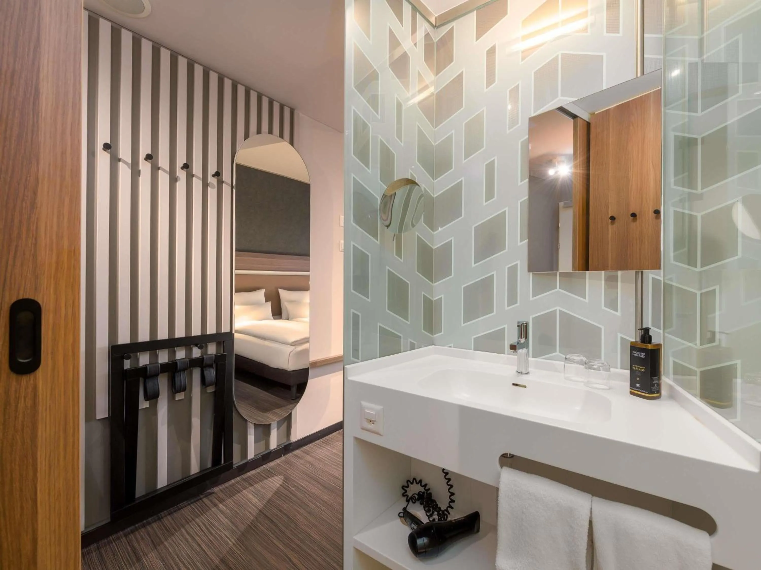 Bedroom, Bed in Mercure Zürich City