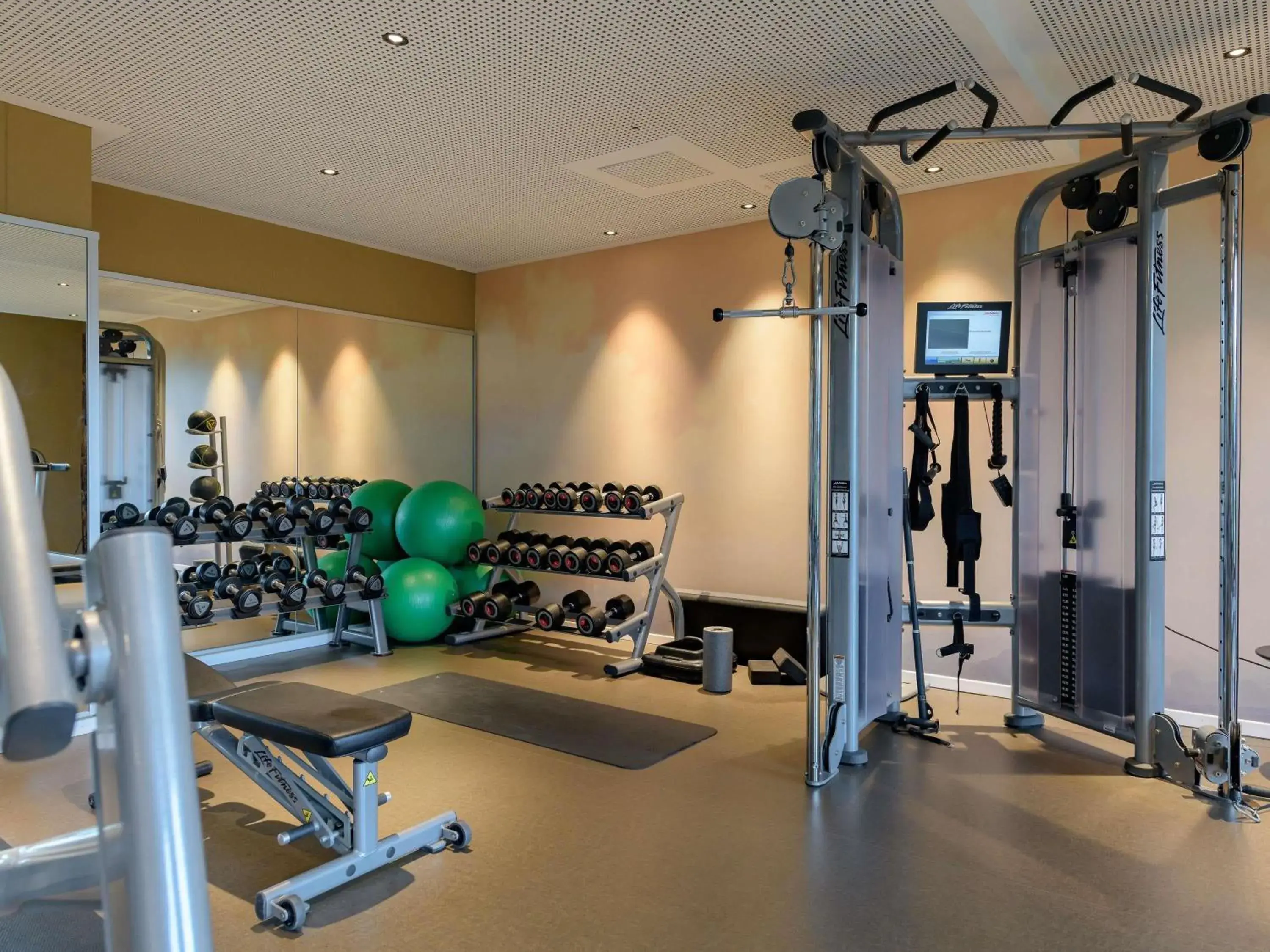 Fitness centre/facilities in Mercure Zürich City Fitness centre/facilities in Mercure Zürich City