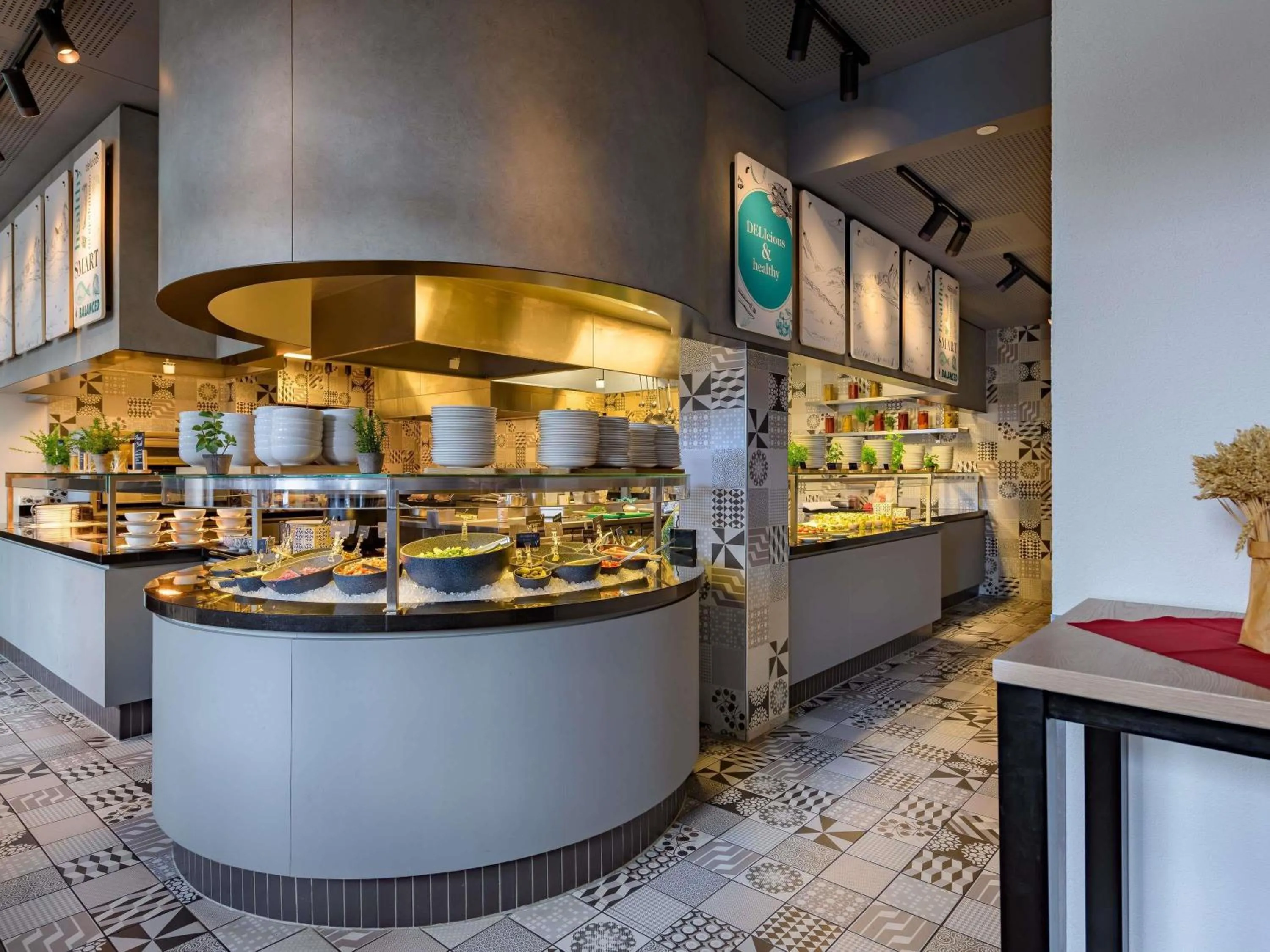 Restaurant/places to eat in Mercure Zürich City