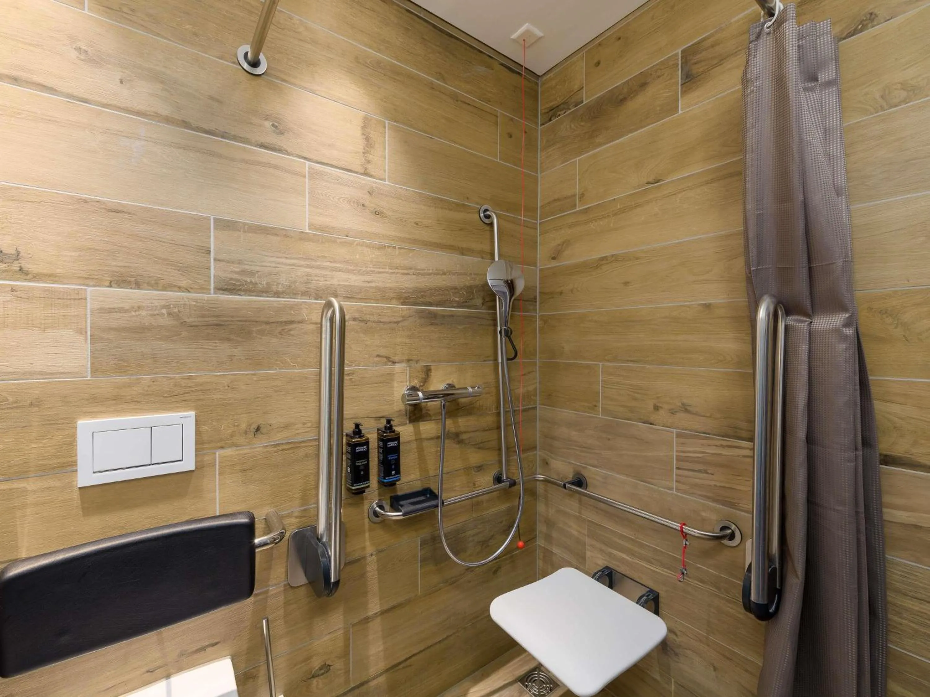 Bedroom in Mercure Zürich City