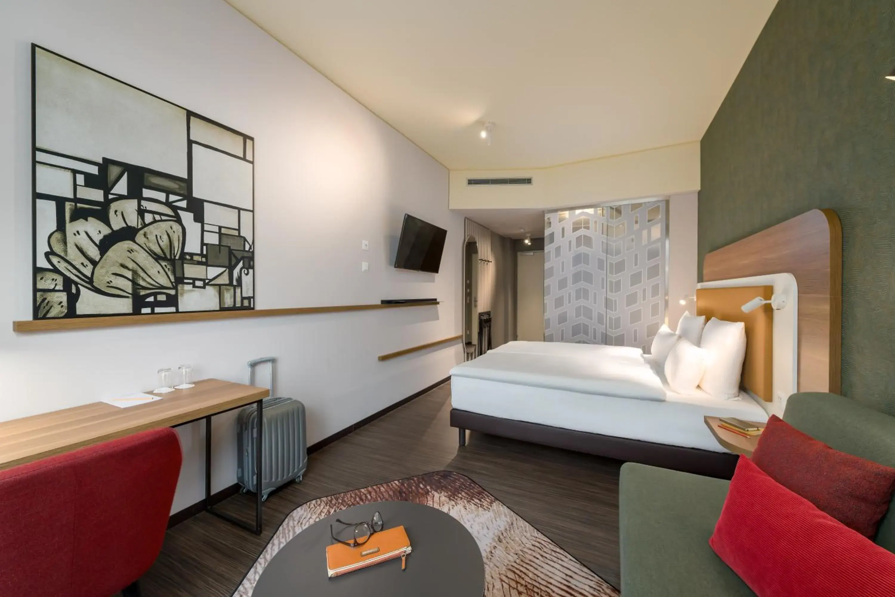 Photo of the whole room, Bed in Mercure Zürich City Photo of the whole room, Bed in Mercure Zürich City