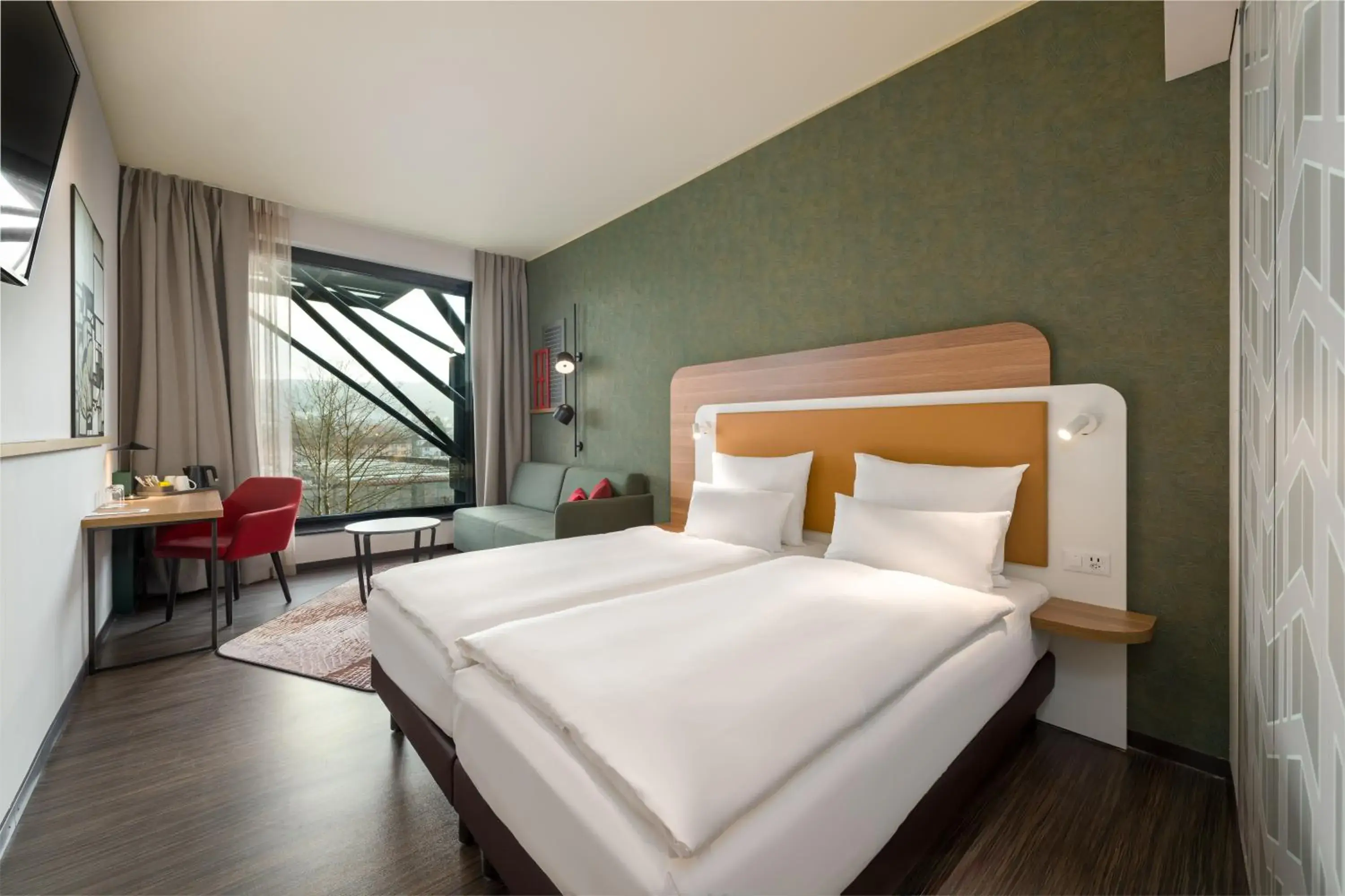 Photo of the whole room, Bed in Mercure Zürich City Photo of the whole room, Bed in Mercure Zürich City