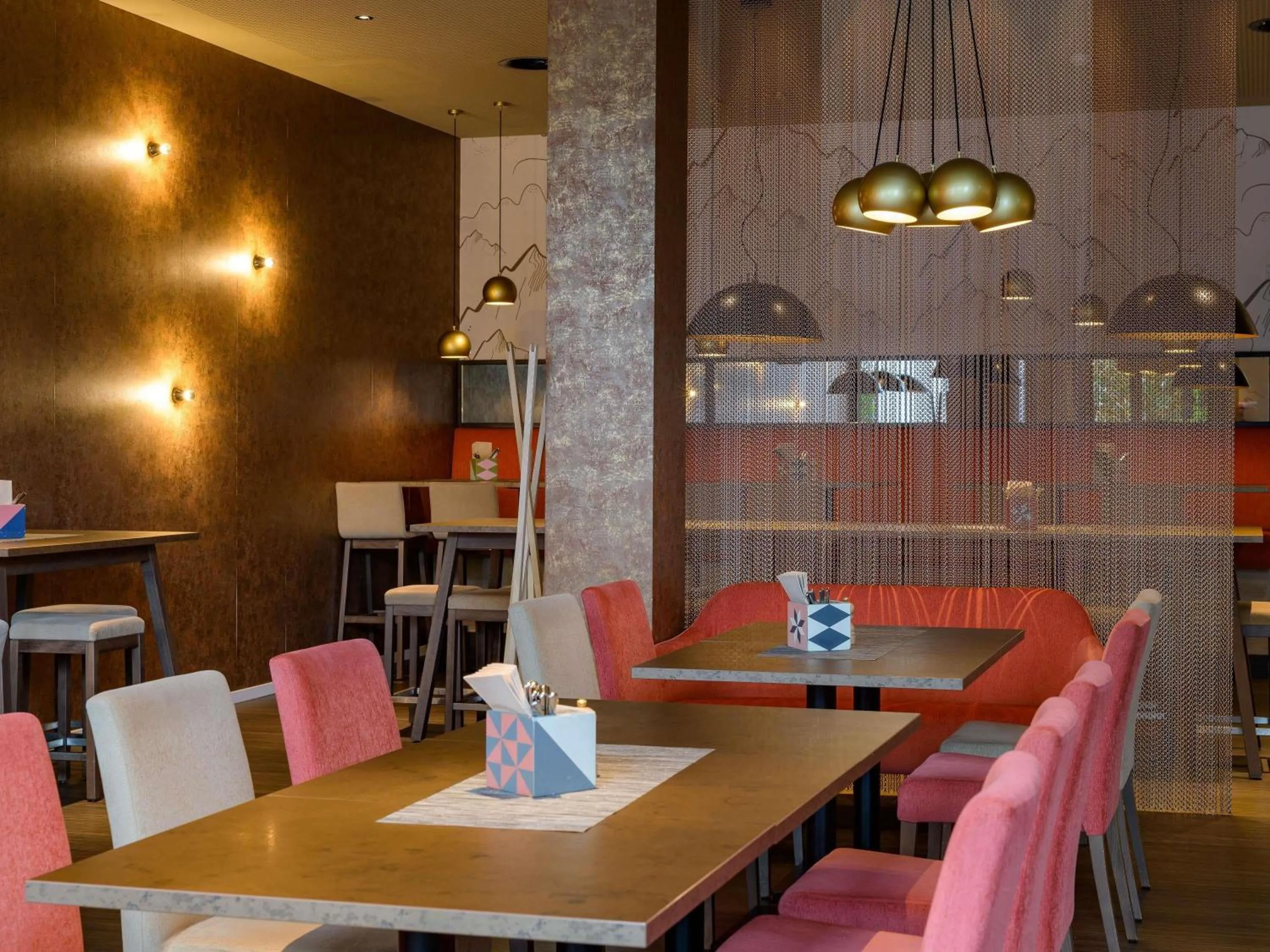 Restaurant/places to eat in Mercure Zürich City