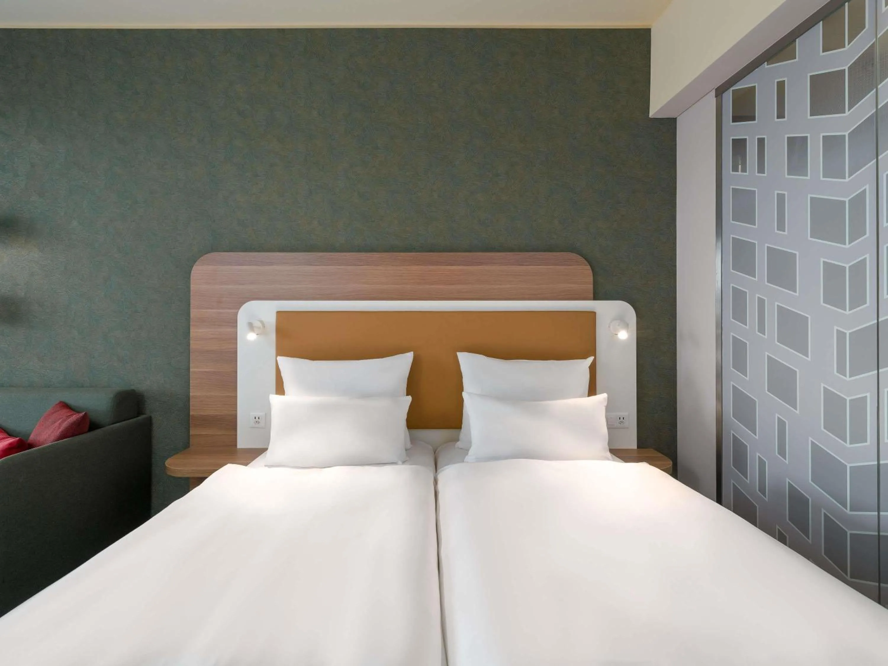 Bedroom, Bed in Mercure Zürich City